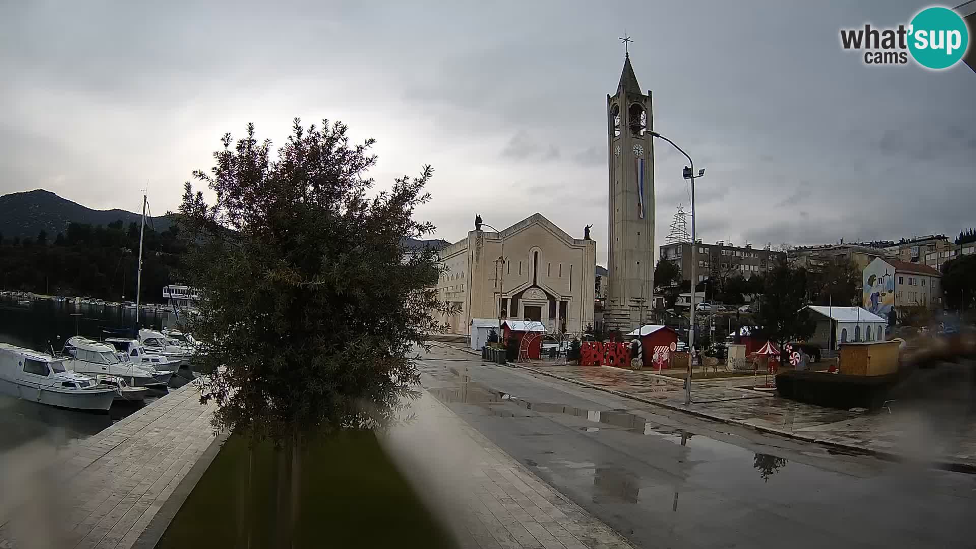 Ploče Webcam | Captivating Views of Riva and the Cathedral