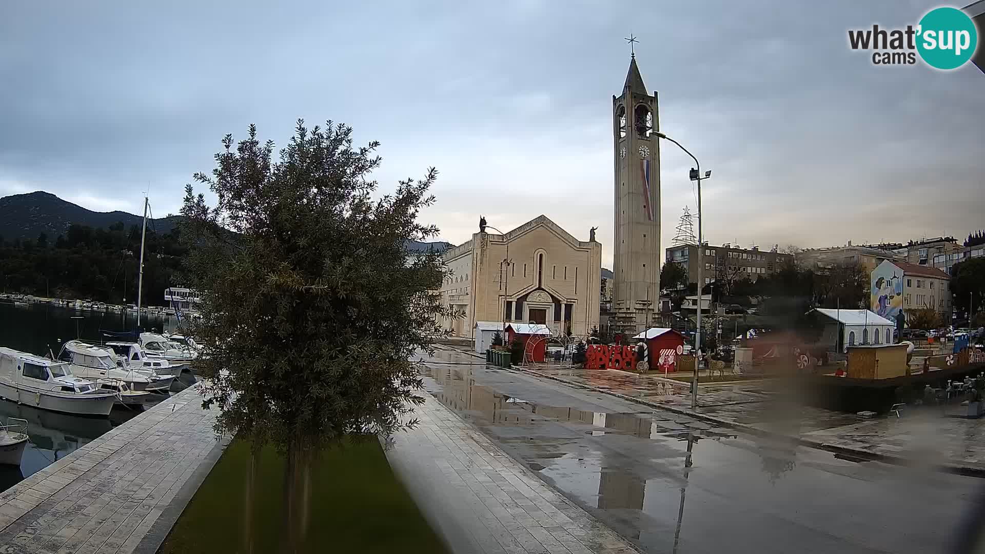 Ploče Webcam | Captivating Views of Riva and the Cathedral