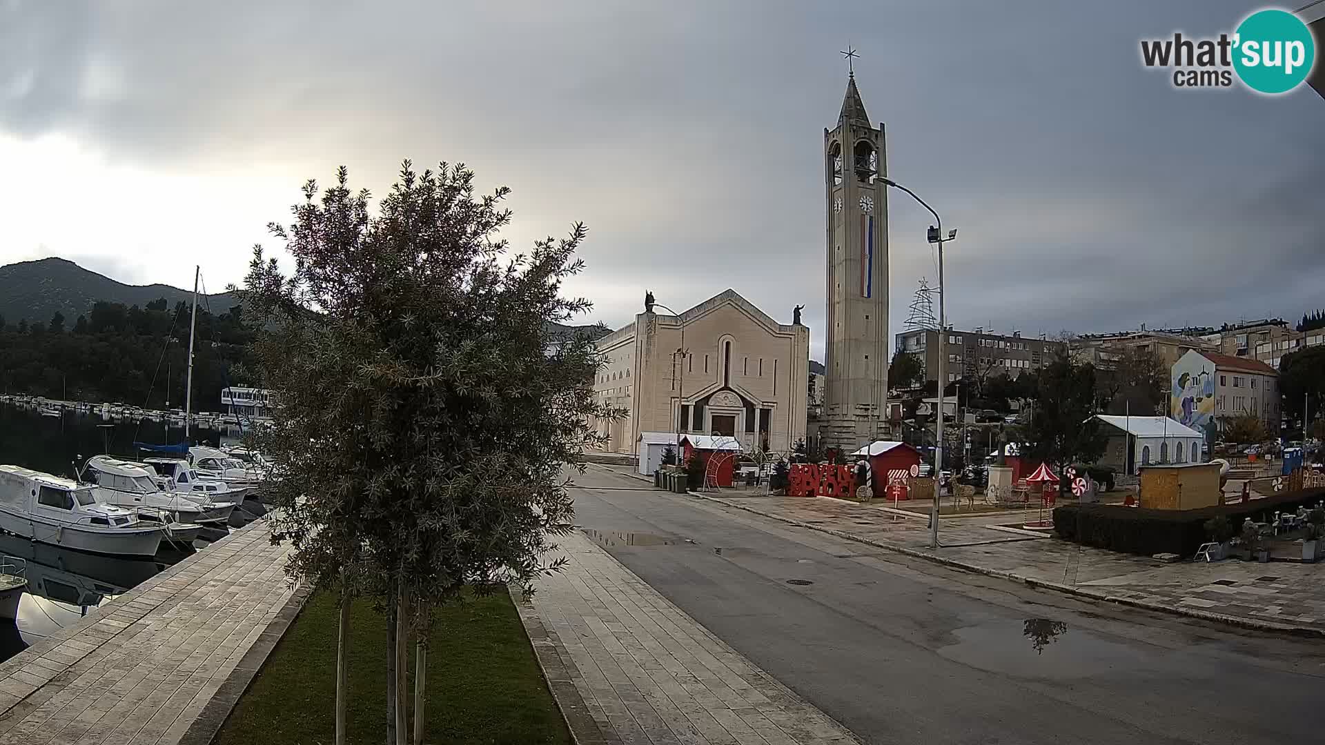 Ploče Webcam | Captivating Views of Riva and the Cathedral