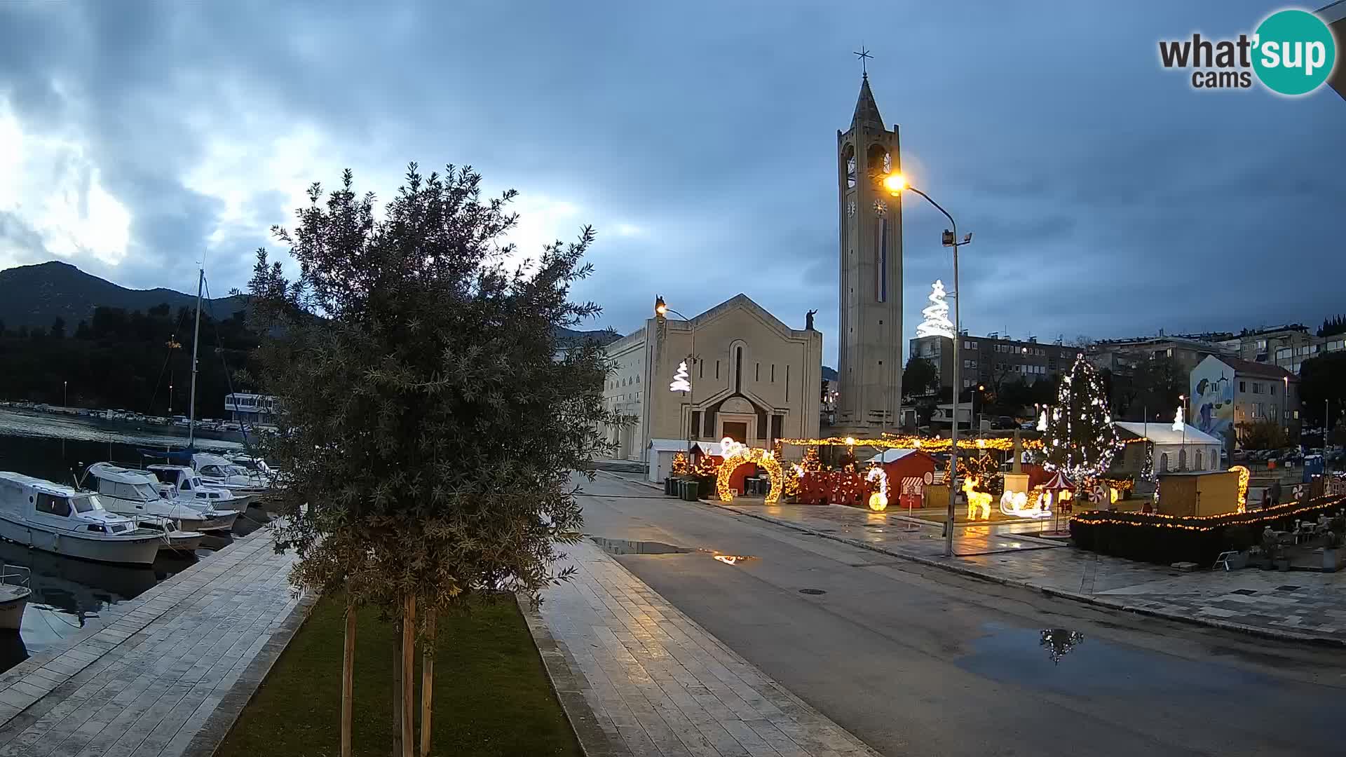 Ploče Webcam | Captivating Views of Riva and the Cathedral