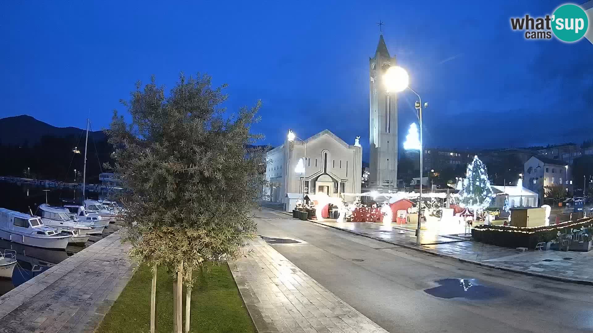Ploče Webcam | Captivating Views of Riva and the Cathedral