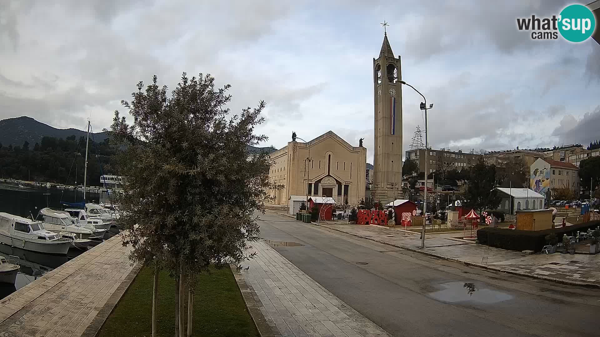 Ploče Webcam | Captivating Views of Riva and the Cathedral