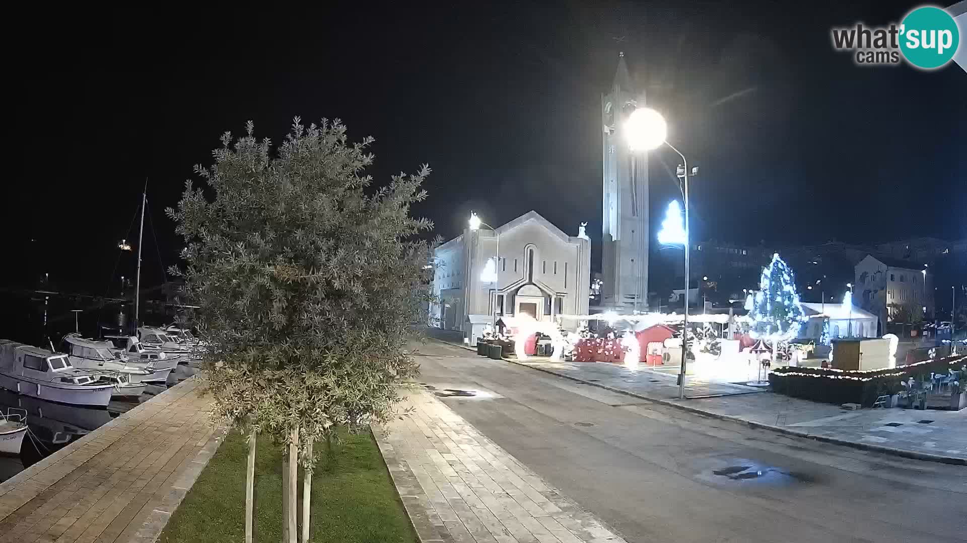 Ploče Webcam | Captivating Views of Riva and the Cathedral