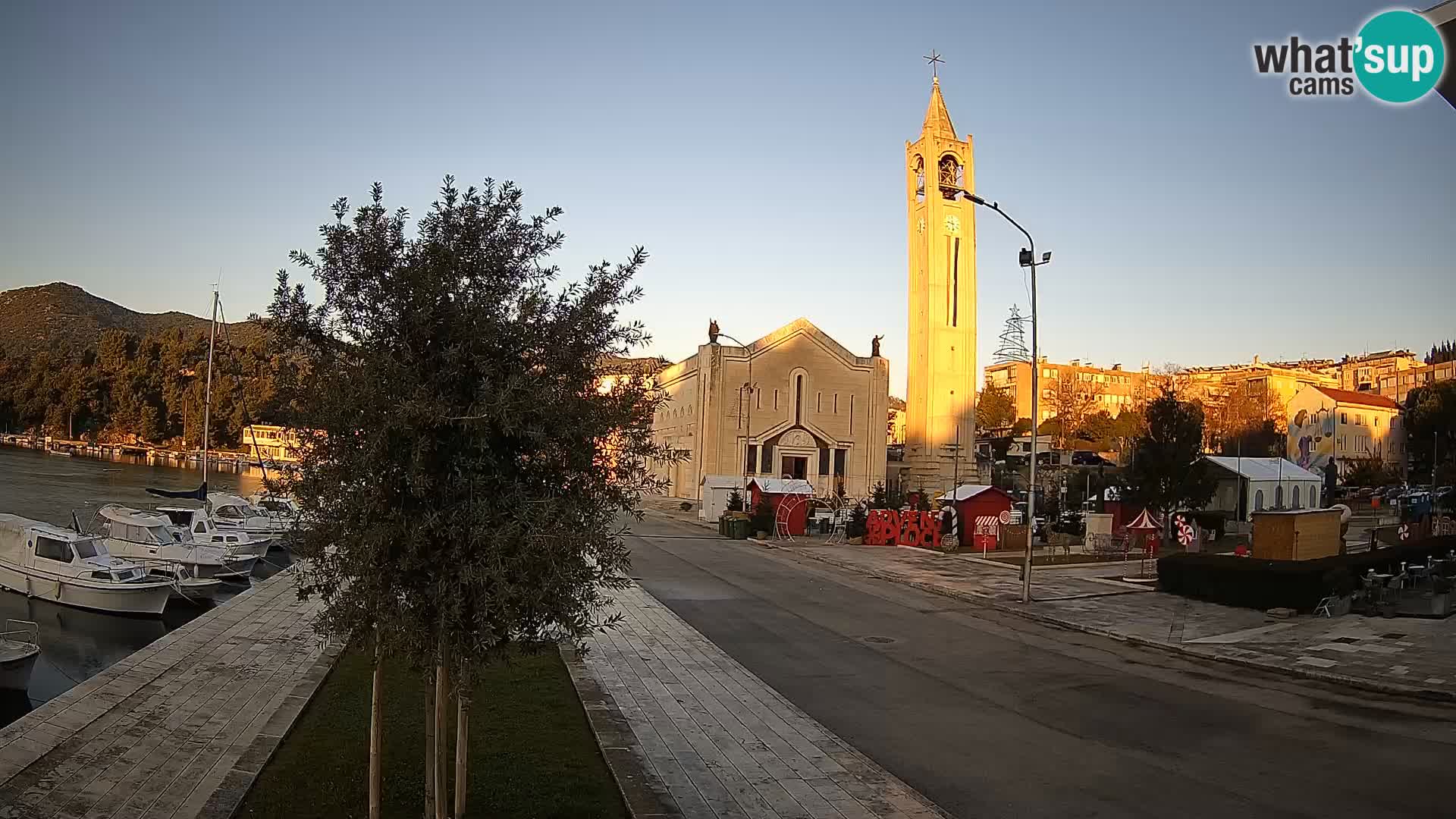 Ploče Webcam | Captivating Views of Riva and the Cathedral