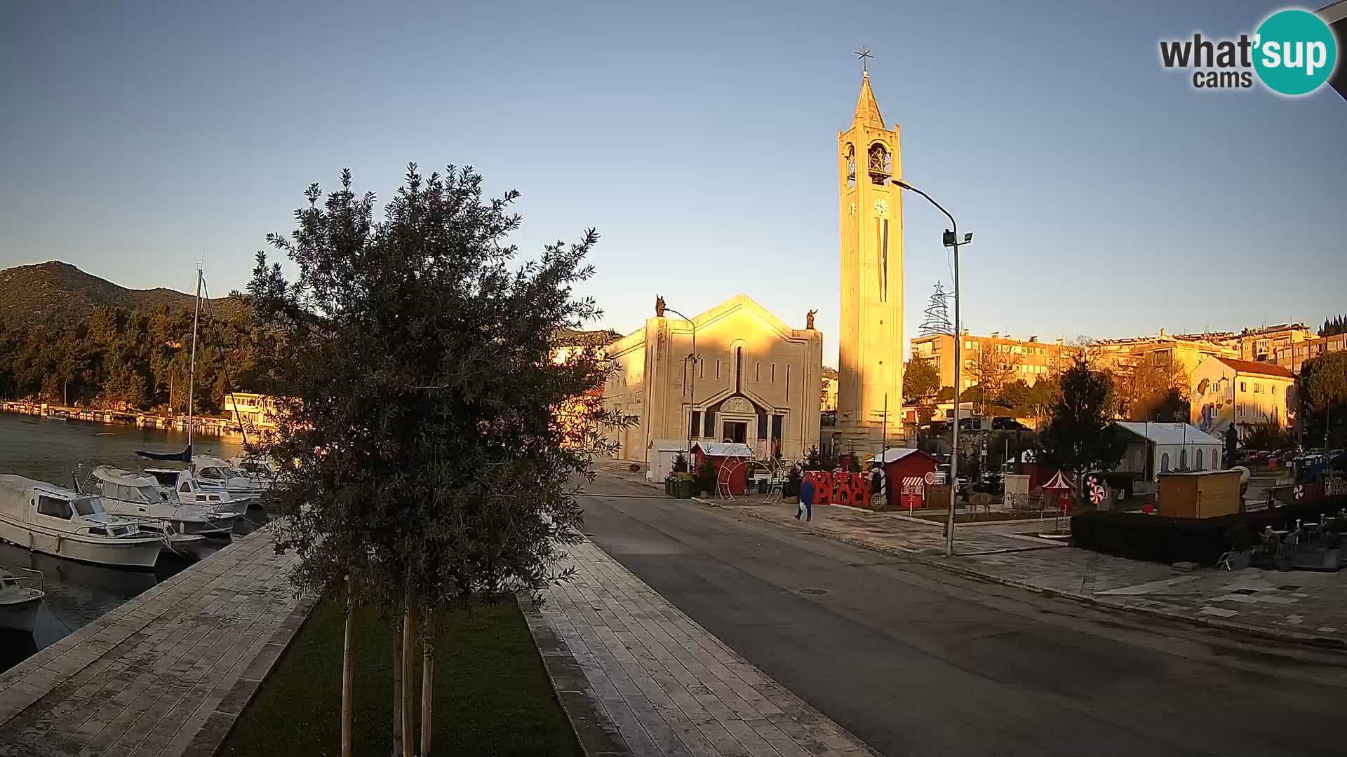 Ploče Webcam | Captivating Views of Riva and the Cathedral