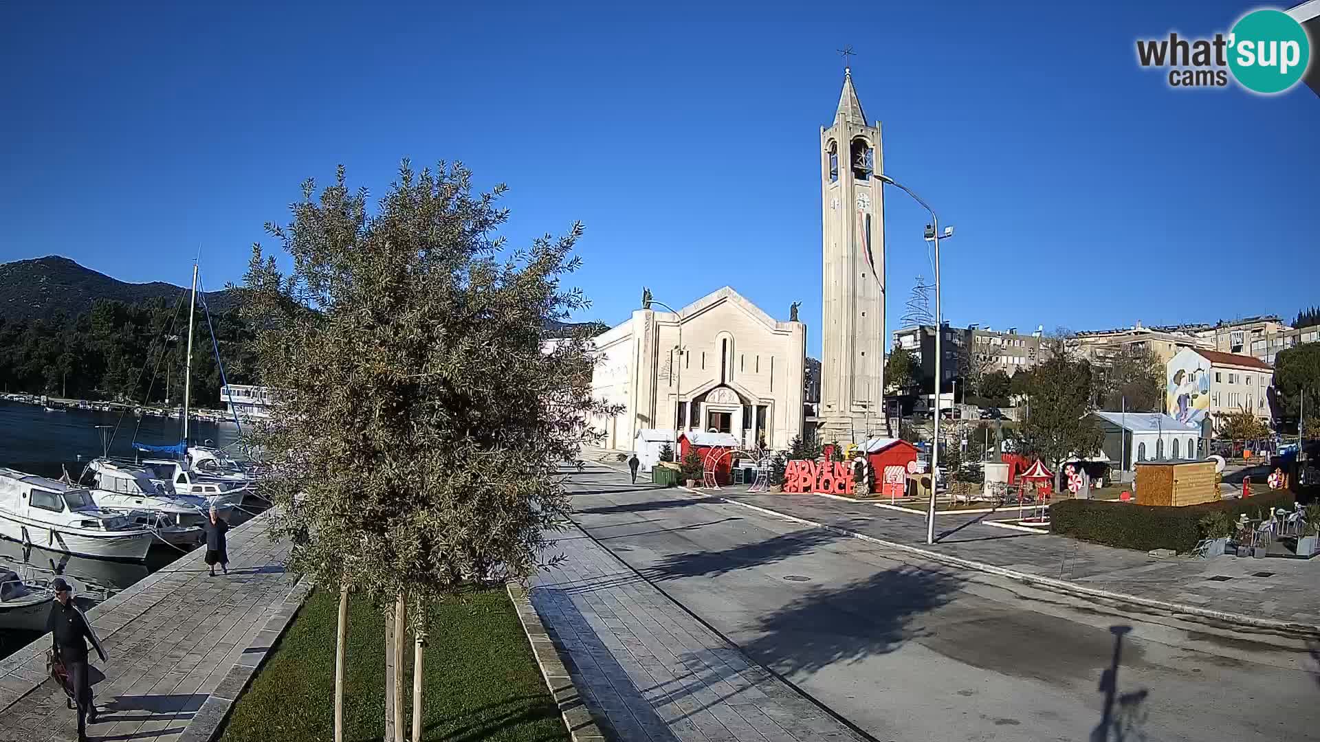 Ploče Webcam | Captivating Views of Riva and the Cathedral