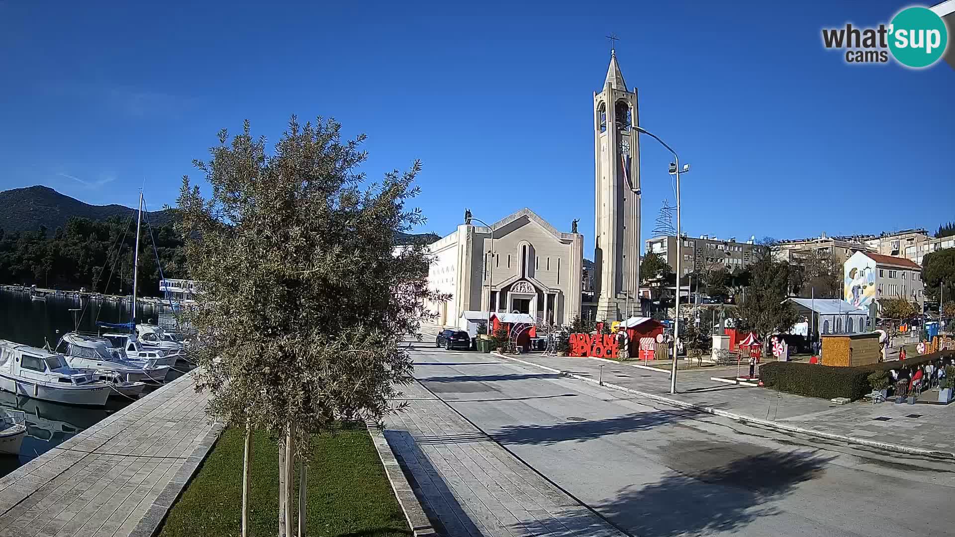 Ploče Webcam | Captivating Views of Riva and the Cathedral