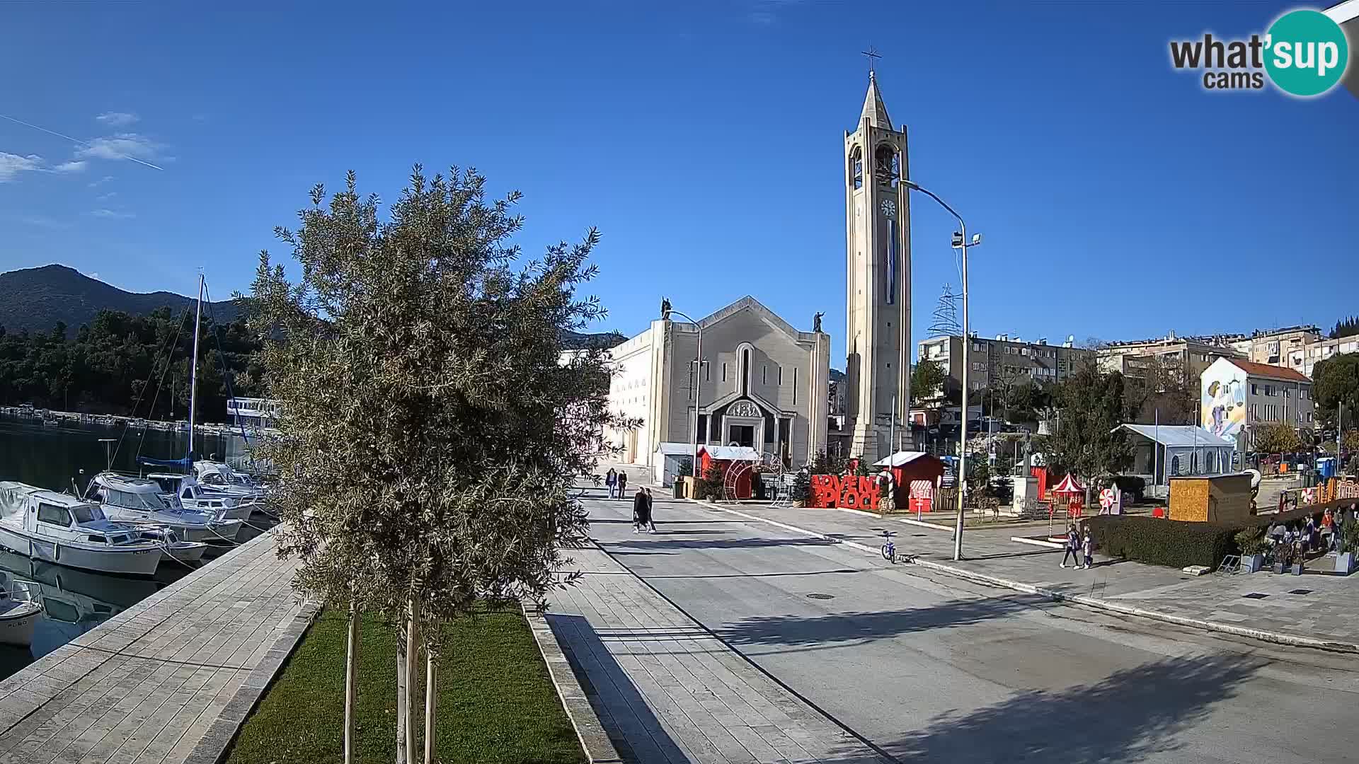 Ploče Webcam | Captivating Views of Riva and the Cathedral