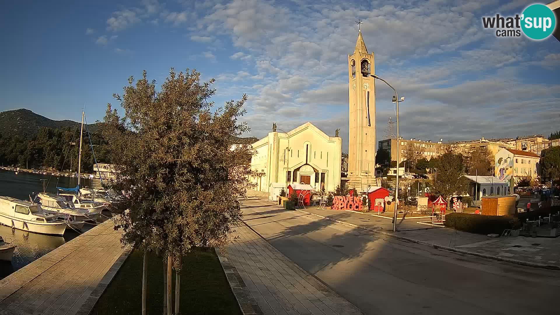 Ploče Webcam | Captivating Views of Riva and the Cathedral