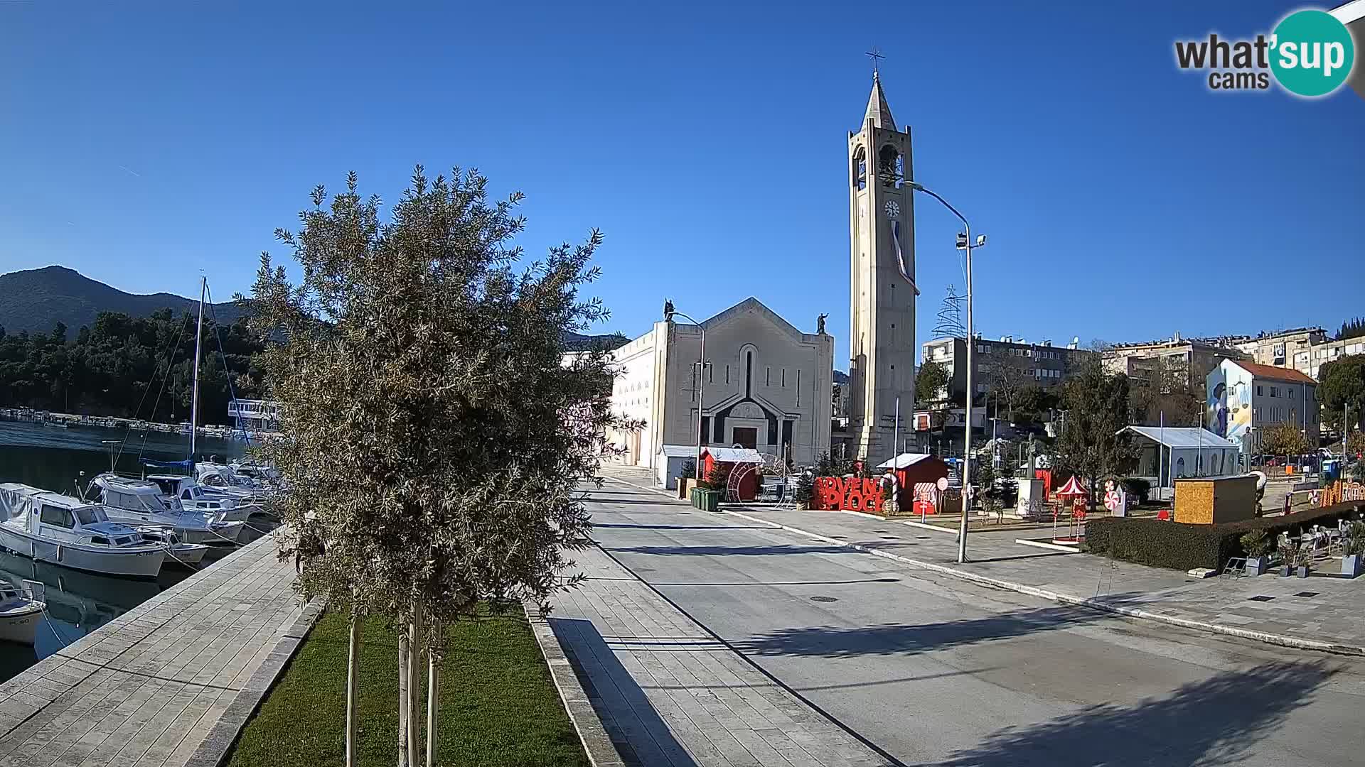 Ploče Webcam | Captivating Views of Riva and the Cathedral