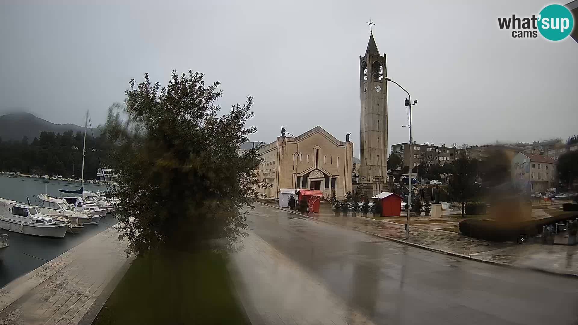 Ploče Webcam | Captivating Views of Riva and the Cathedral