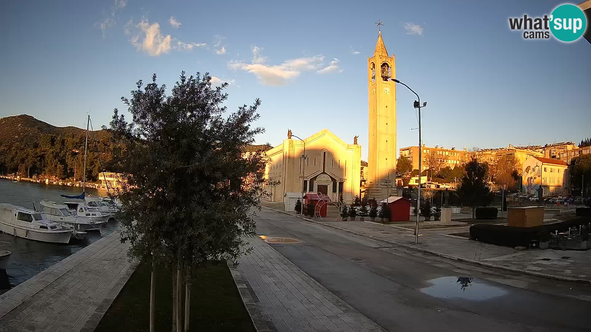 Ploče Webcam | Captivating Views of Riva and the Cathedral