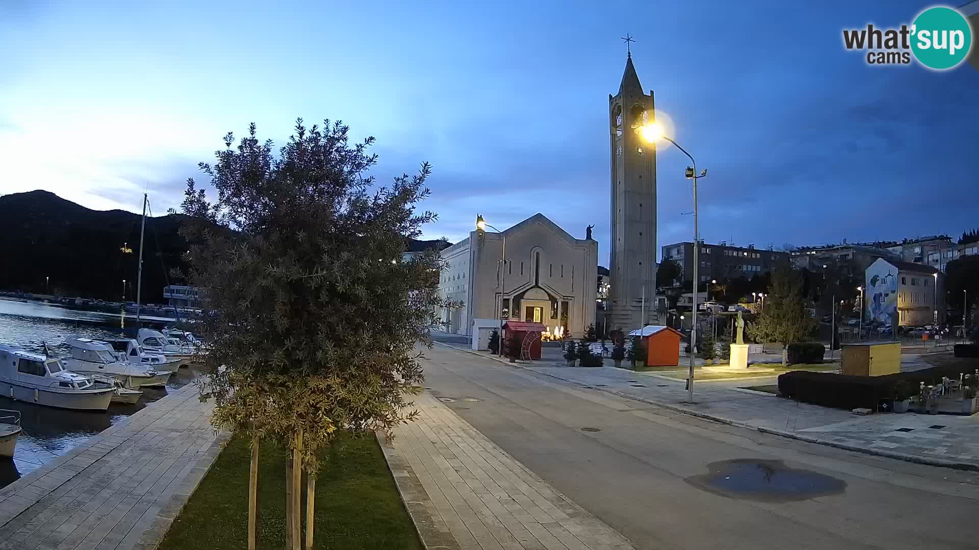 Ploče Webcam | Captivating Views of Riva and the Cathedral