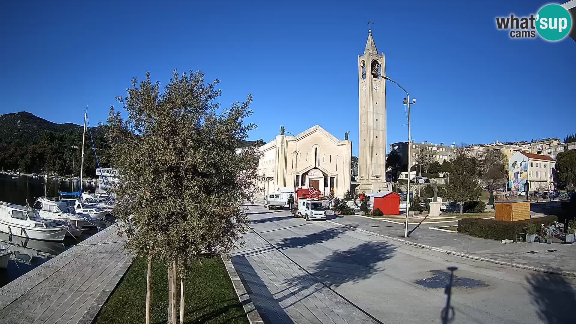Ploče Webcam | Captivating Views of Riva and the Cathedral