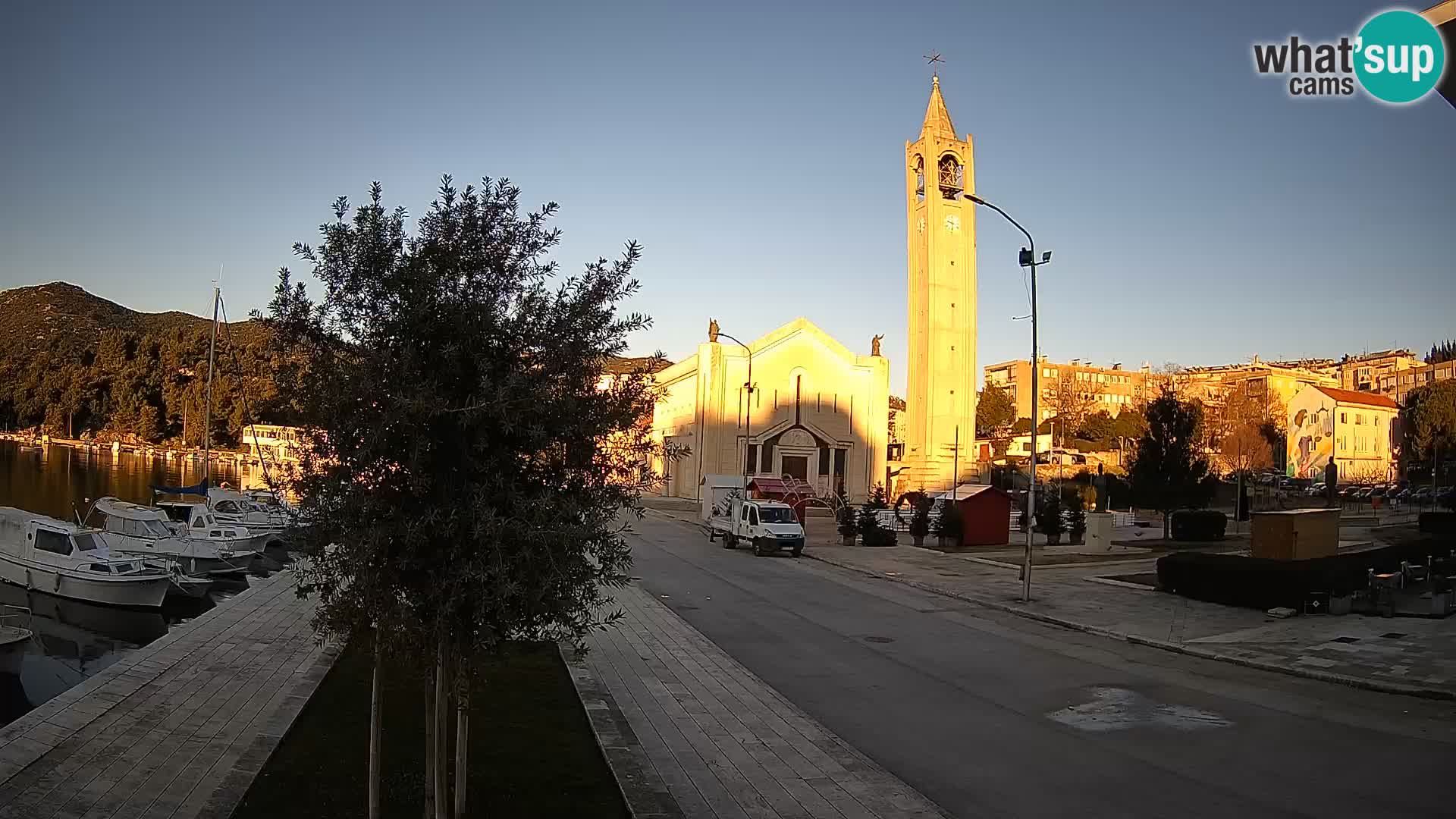 Ploče Webcam | Captivating Views of Riva and the Cathedral