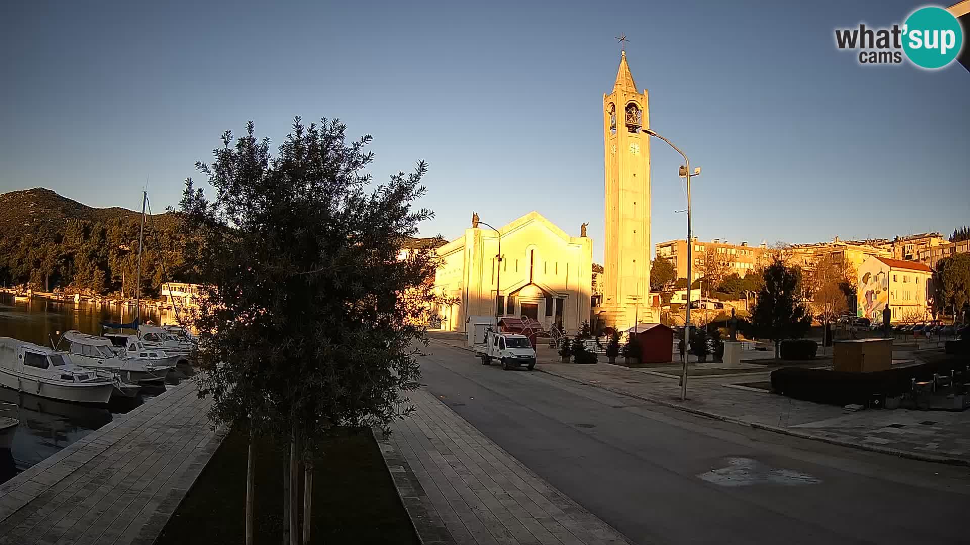 Ploče Webcam | Captivating Views of Riva and the Cathedral