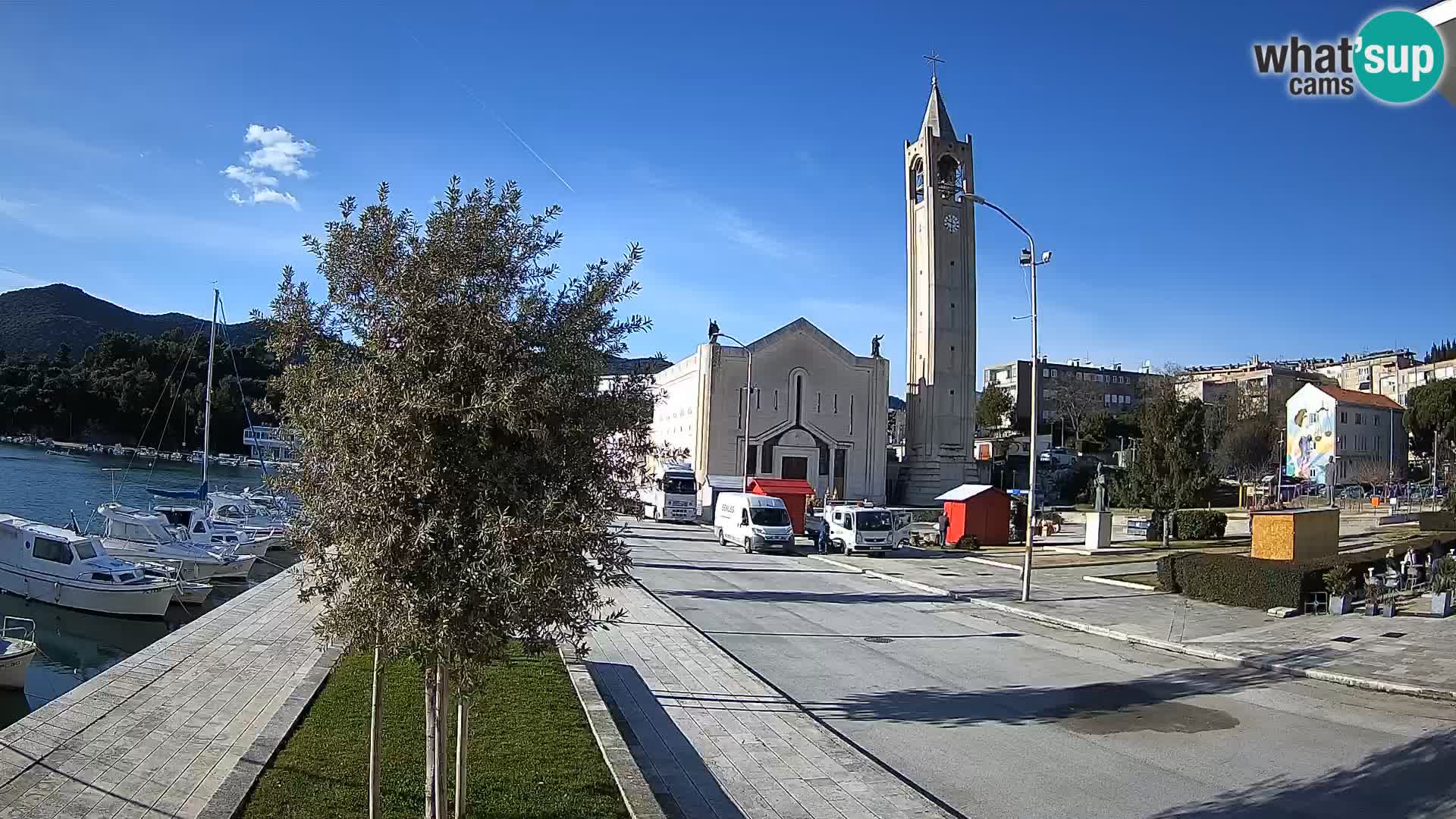 Ploče Webcam | Captivating Views of Riva and the Cathedral