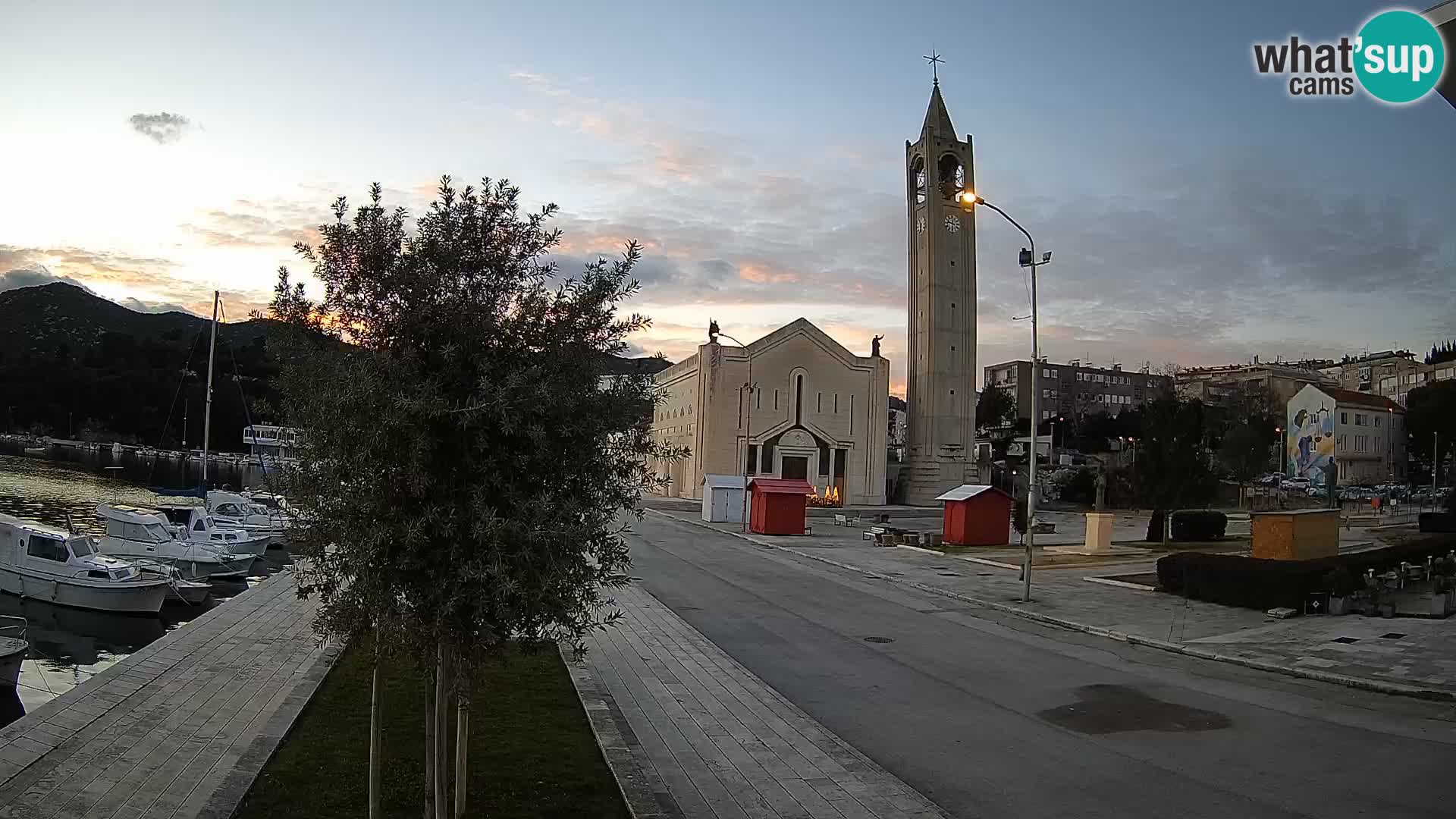 Ploče Webcam | Captivating Views of Riva and the Cathedral