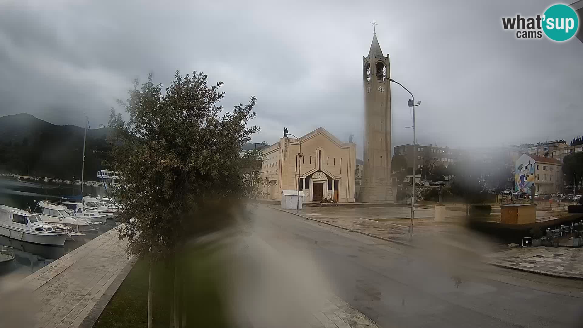 Ploče Webcam | Captivating Views of Riva and the Cathedral