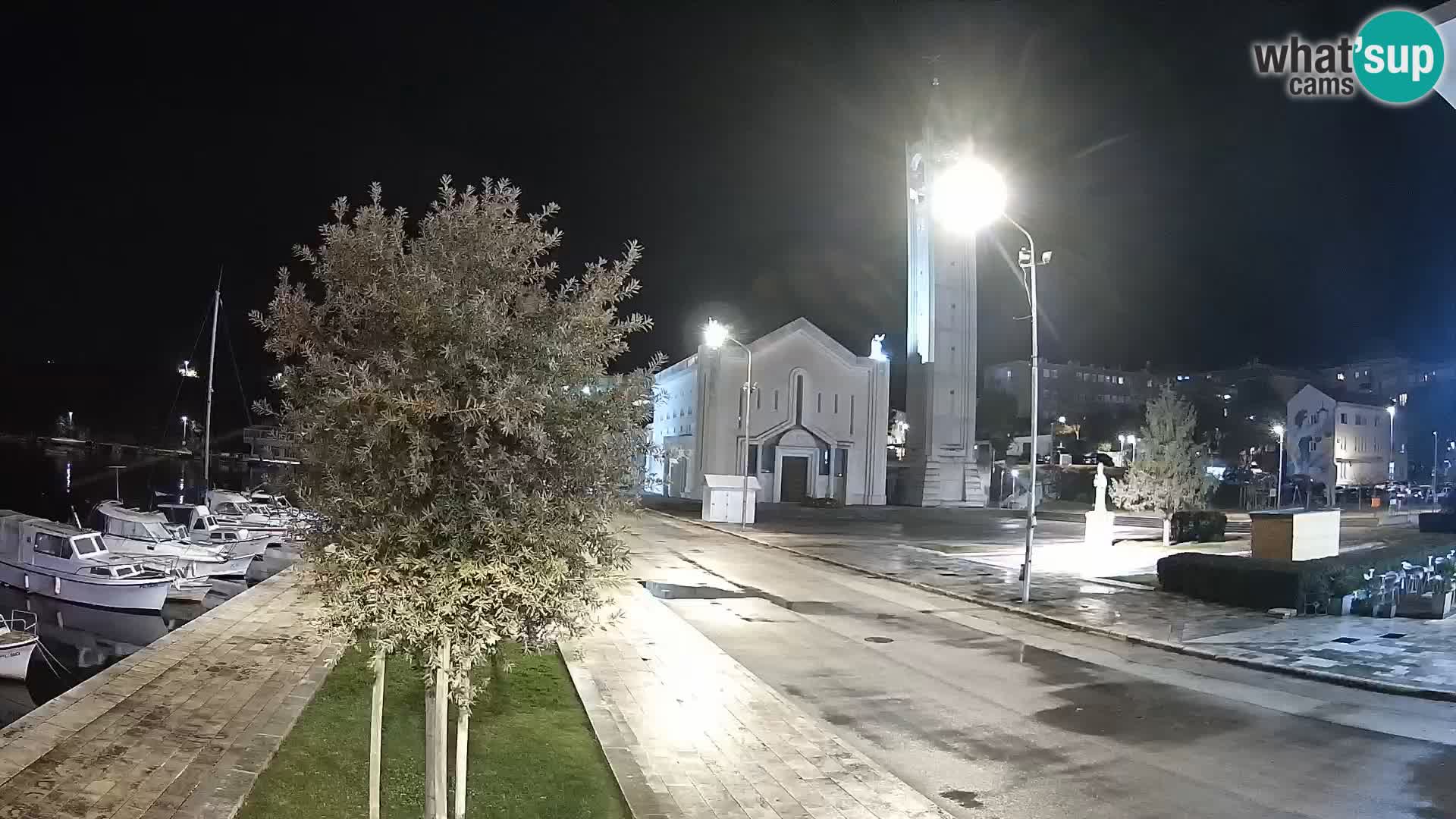 Ploče Webcam | Captivating Views of Riva and the Cathedral