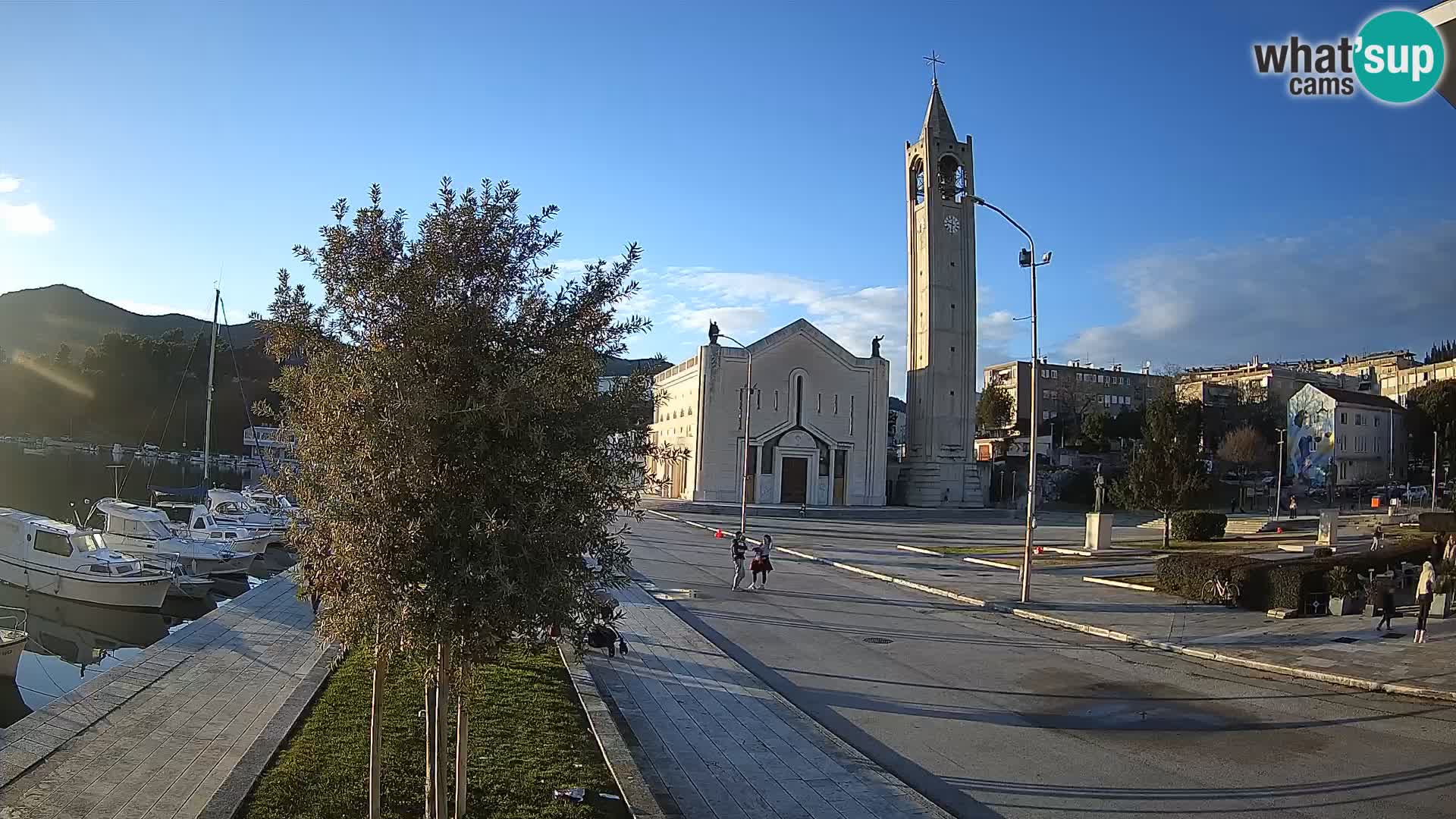 Ploče Webcam | Captivating Views of Riva and the Cathedral