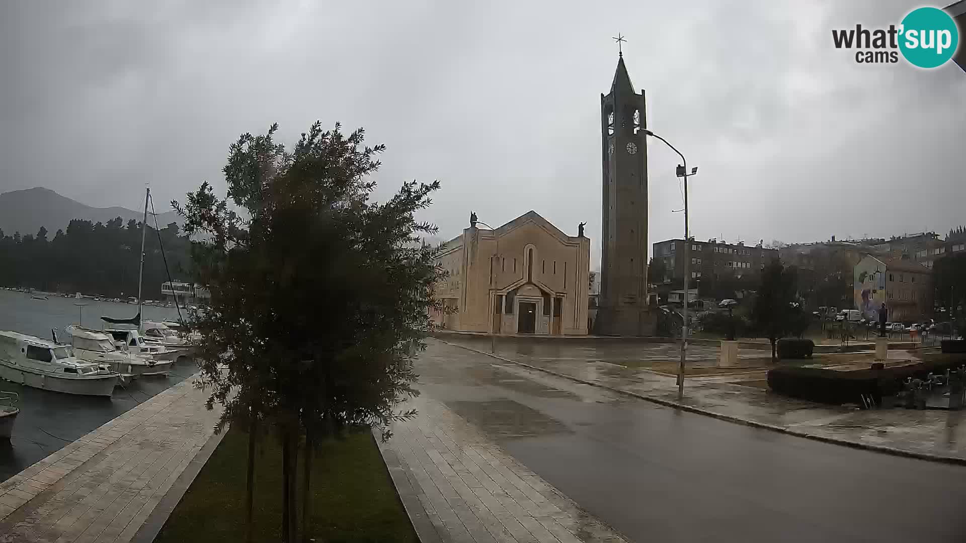 Ploče Webcam | Captivating Views of Riva and the Cathedral