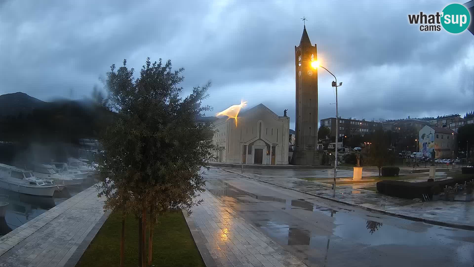 Spletna kamera Ploče | Osupljiv pogled na Rivo in katedralo