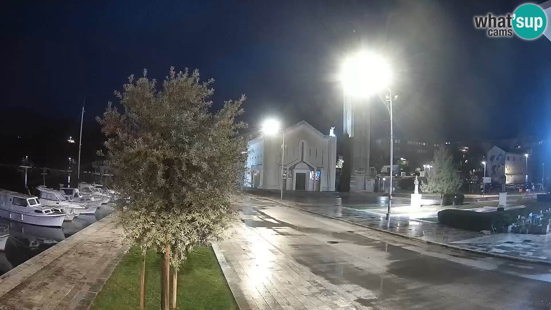 Ploče Webcam | Captivating Views of Riva and the Cathedral