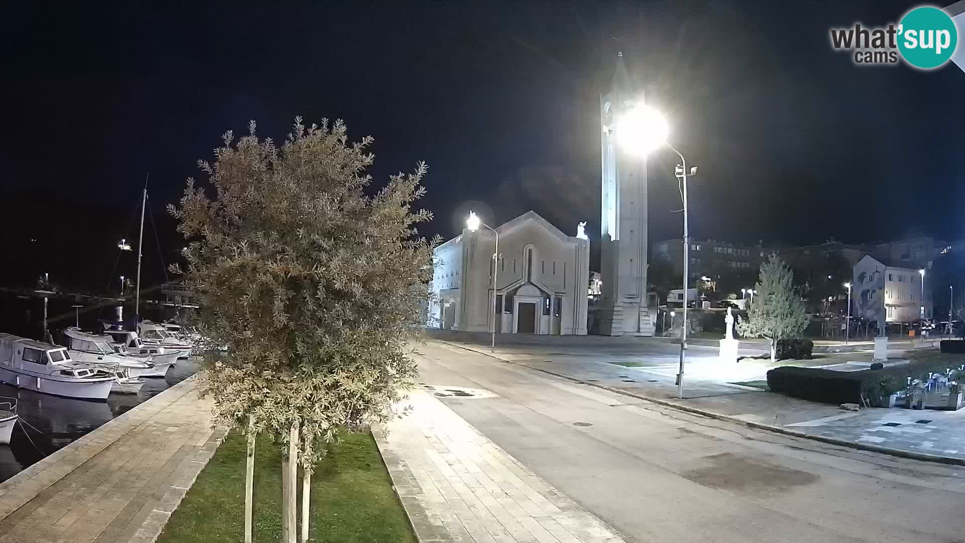 Ploče Webcam | Captivating Views of Riva and the Cathedral