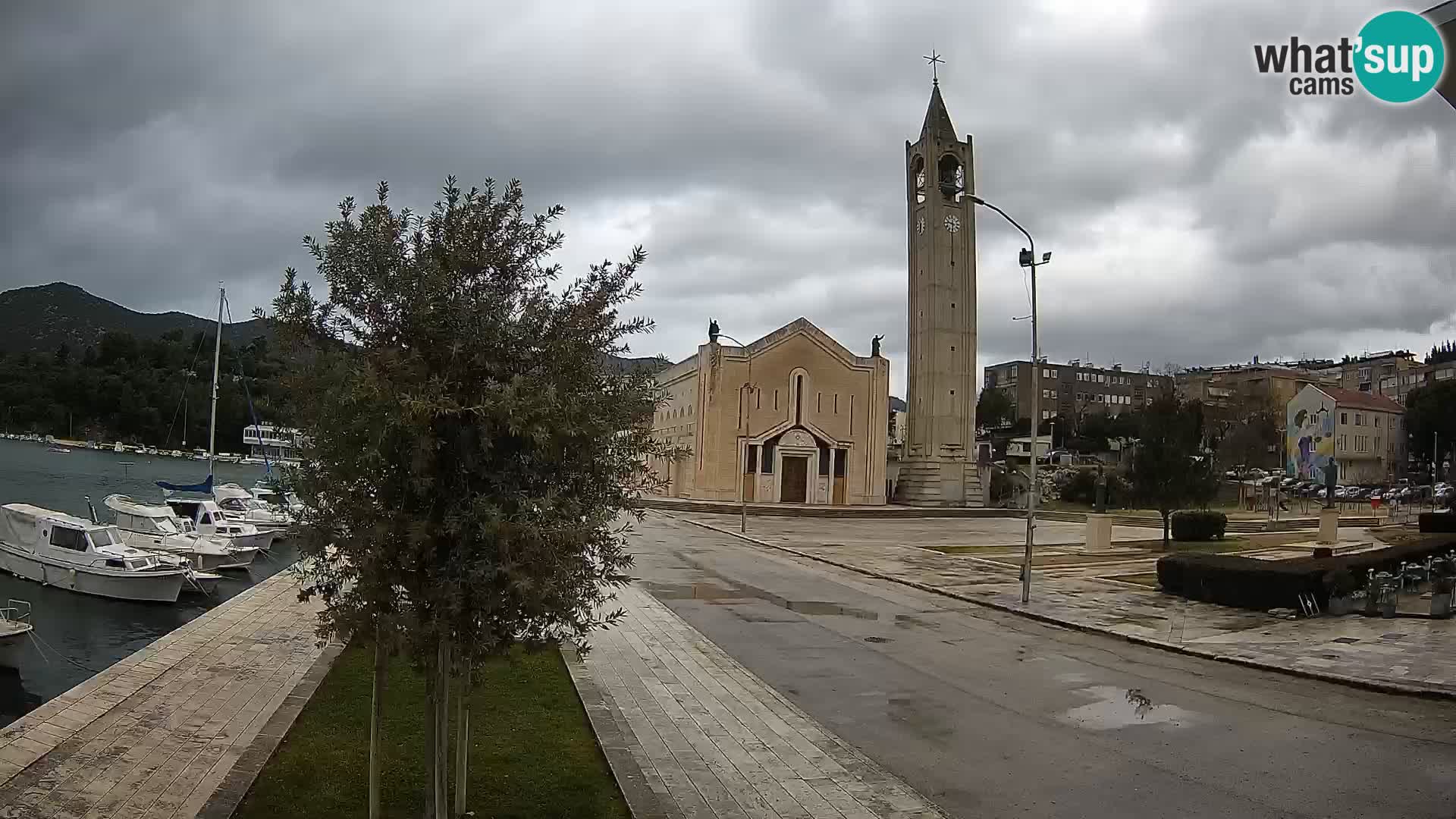 Ploče Webcam | Captivating Views of Riva and the Cathedral