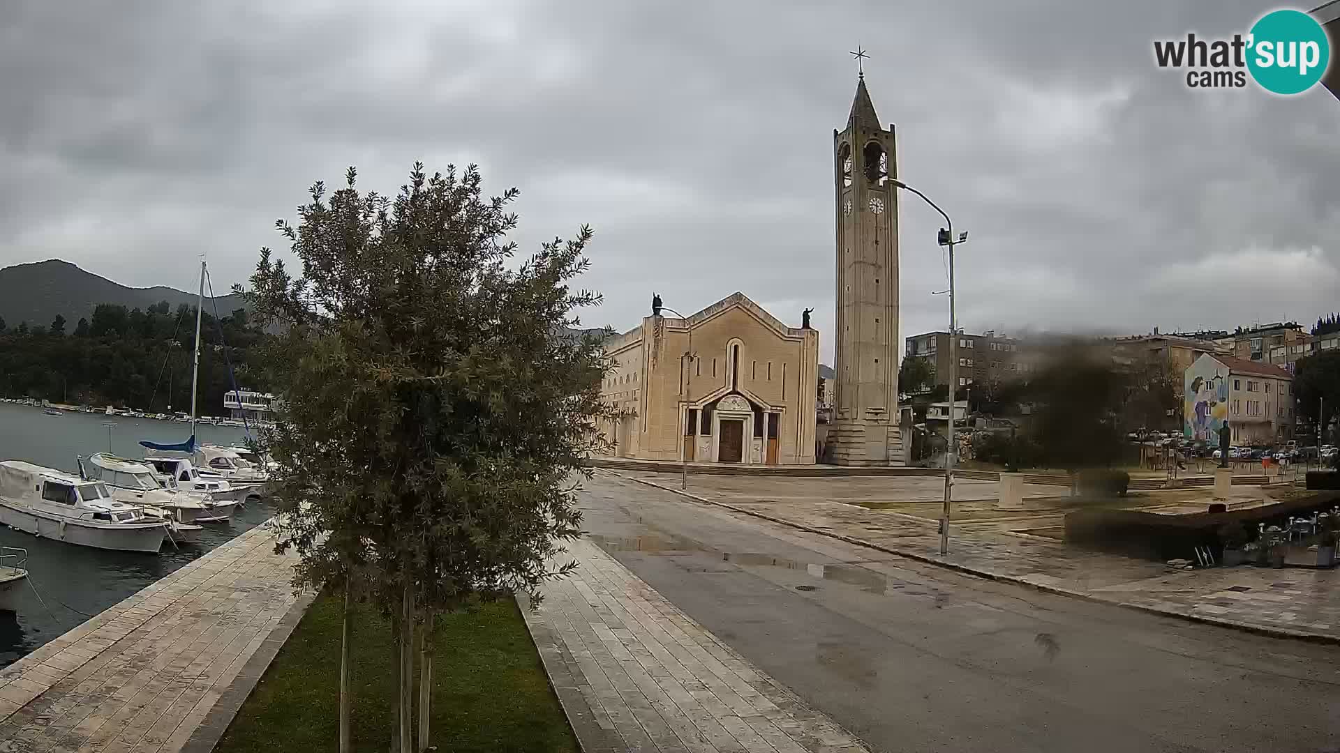 Ploče Webcam | Captivating Views of Riva and the Cathedral