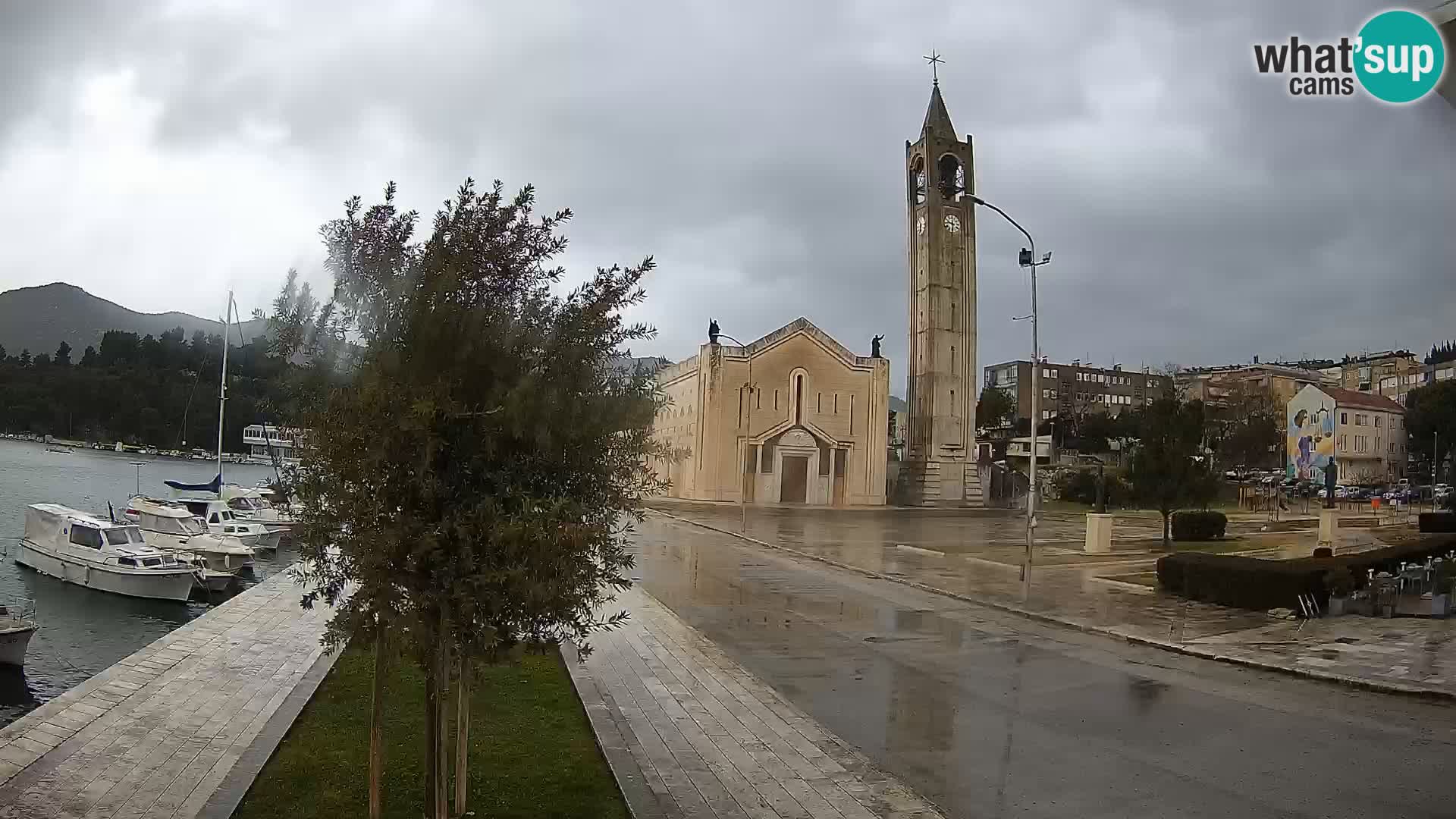 Ploče Webcam | Captivating Views of Riva and the Cathedral