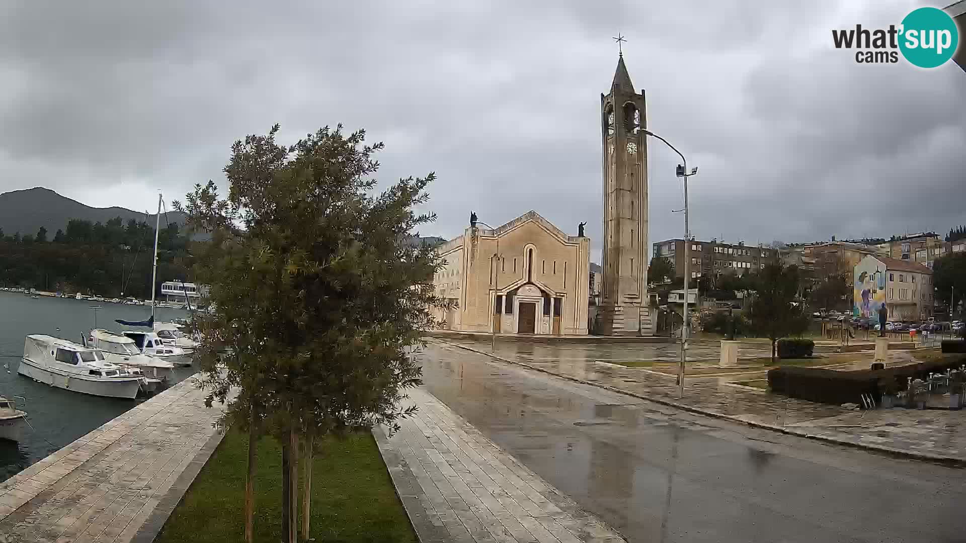 Ploče Webcam | Captivating Views of Riva and the Cathedral