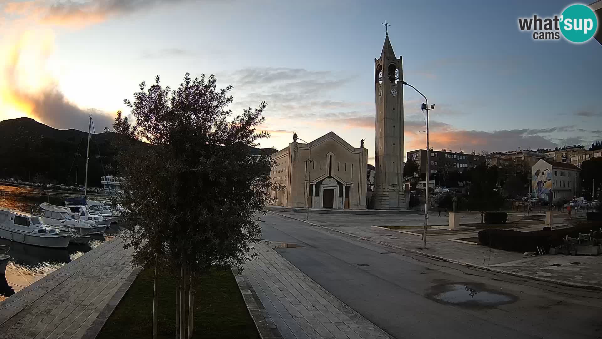 Ploče Webcam | Captivating Views of Riva and the Cathedral