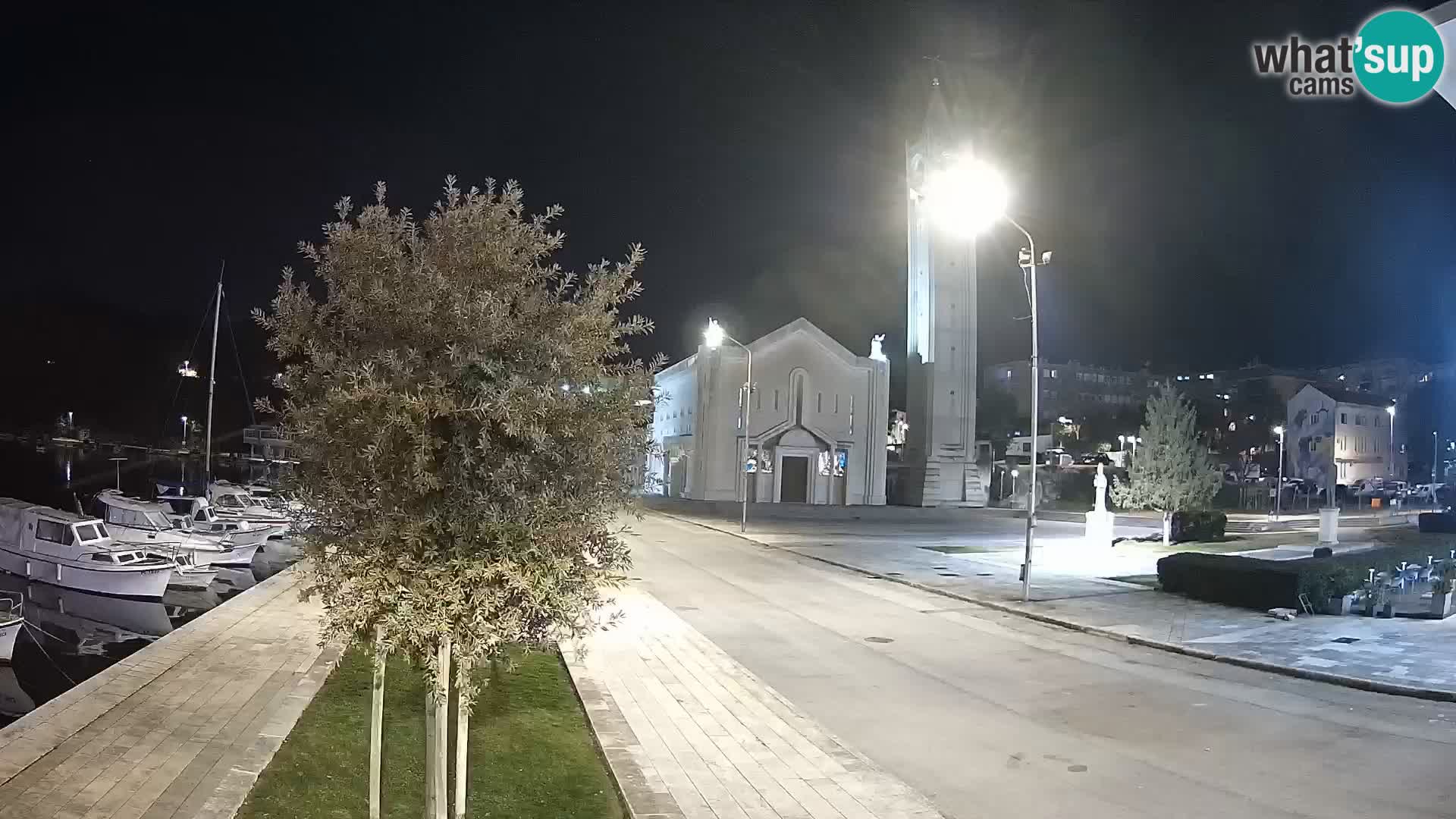 Ploče Webcam | Captivating Views of Riva and the Cathedral