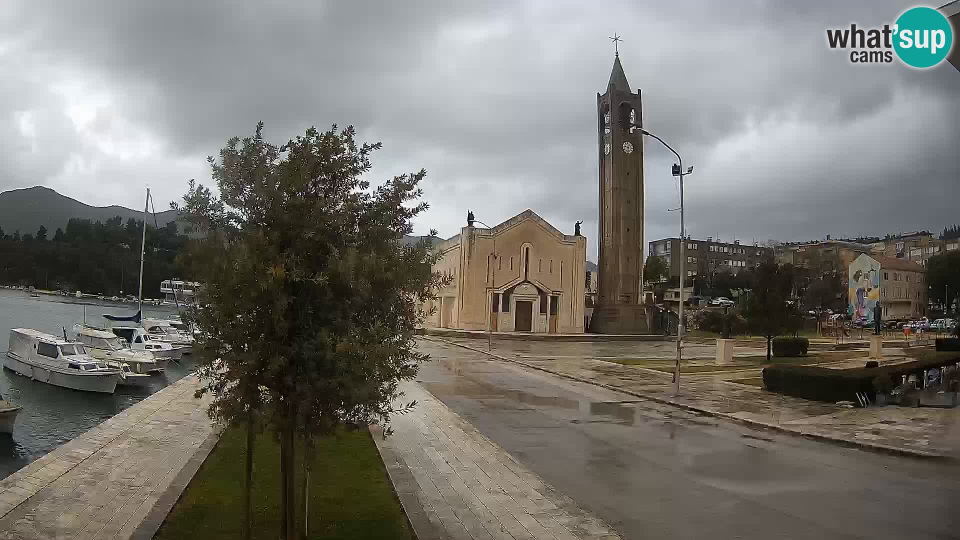 Ploče Webcam | Captivating Views of Riva and the Cathedral