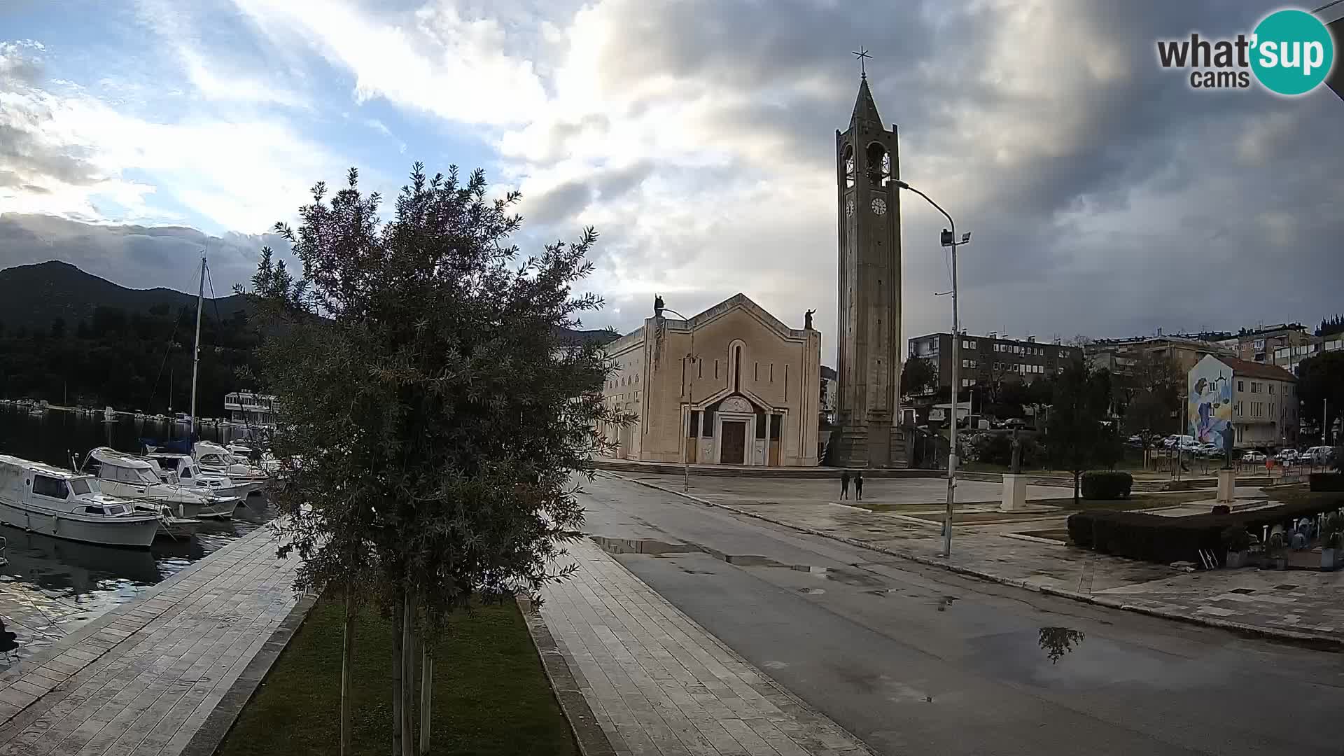 Ploče Webcam | Captivating Views of Riva and the Cathedral
