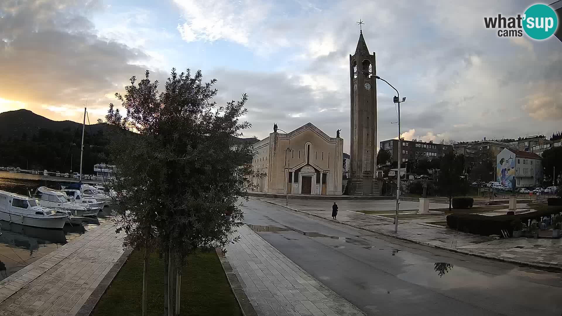 Ploče Webcam | Captivating Views of Riva and the Cathedral