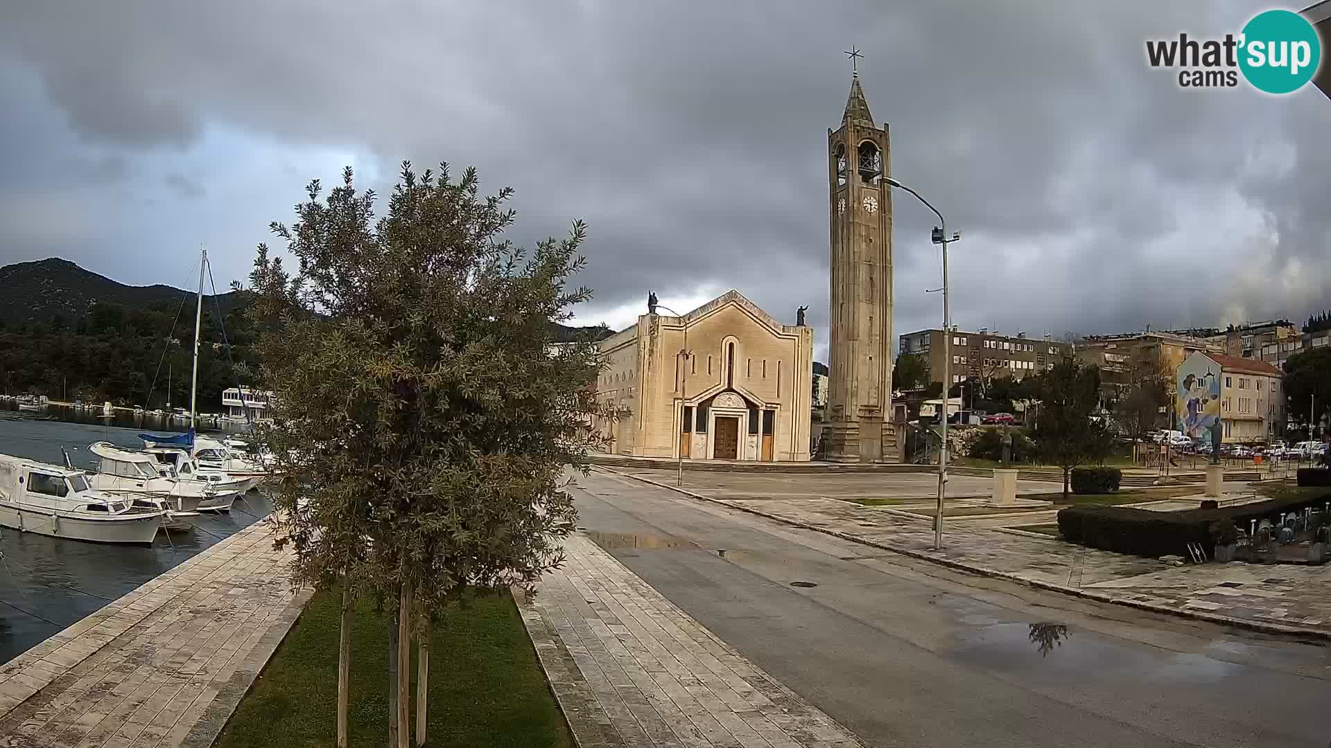 Ploče Webcam | Captivating Views of Riva and the Cathedral