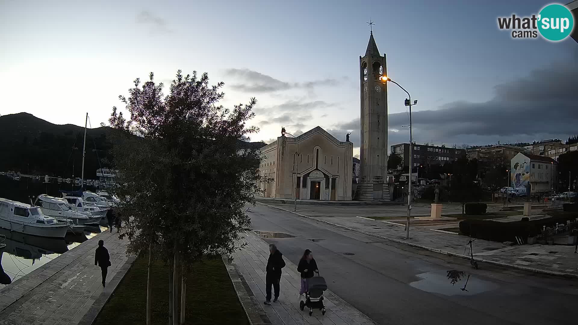 Spletna kamera Ploče | Osupljiv pogled na Rivo in katedralo