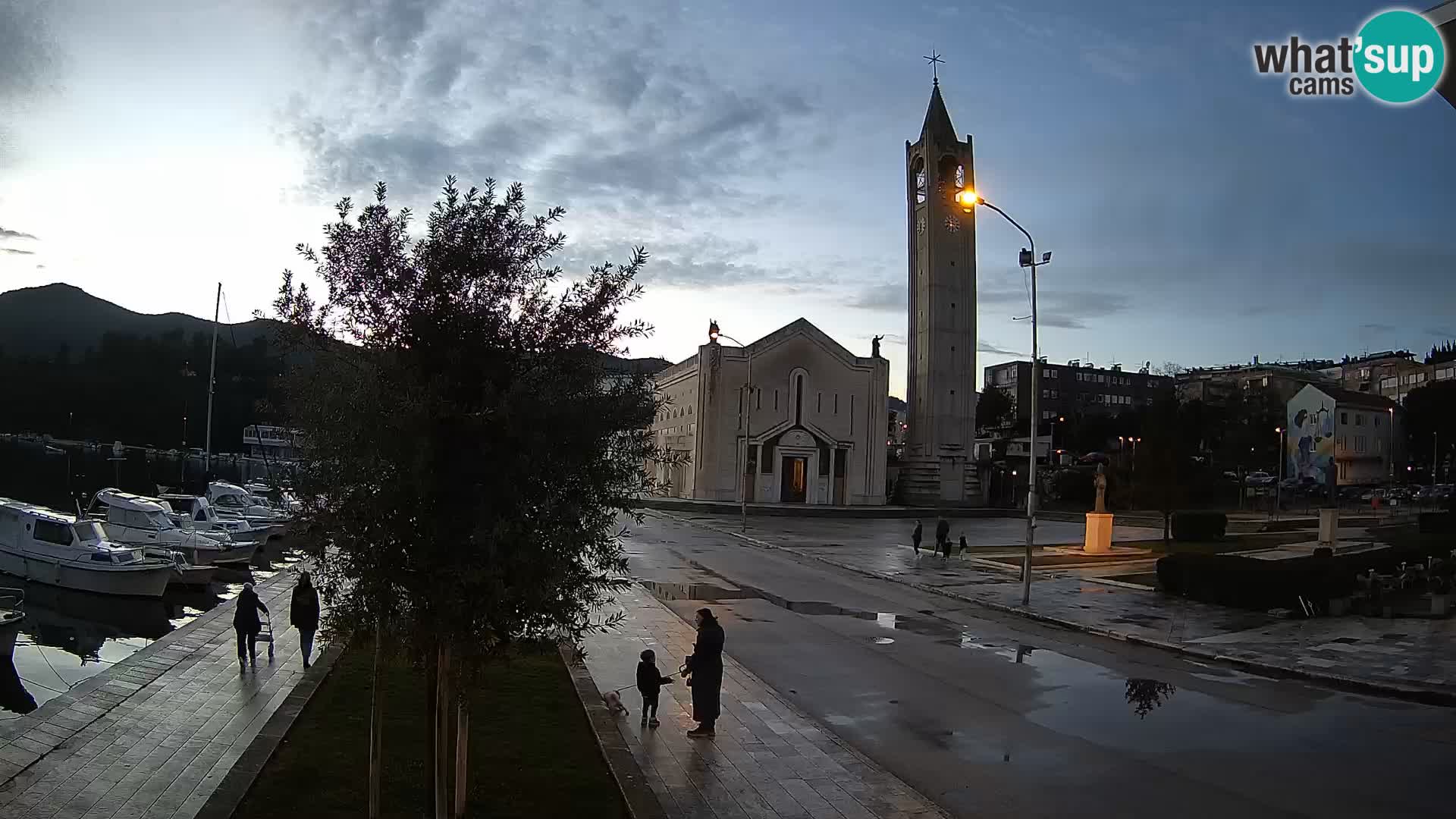 Ploče Webcam | Captivating Views of Riva and the Cathedral