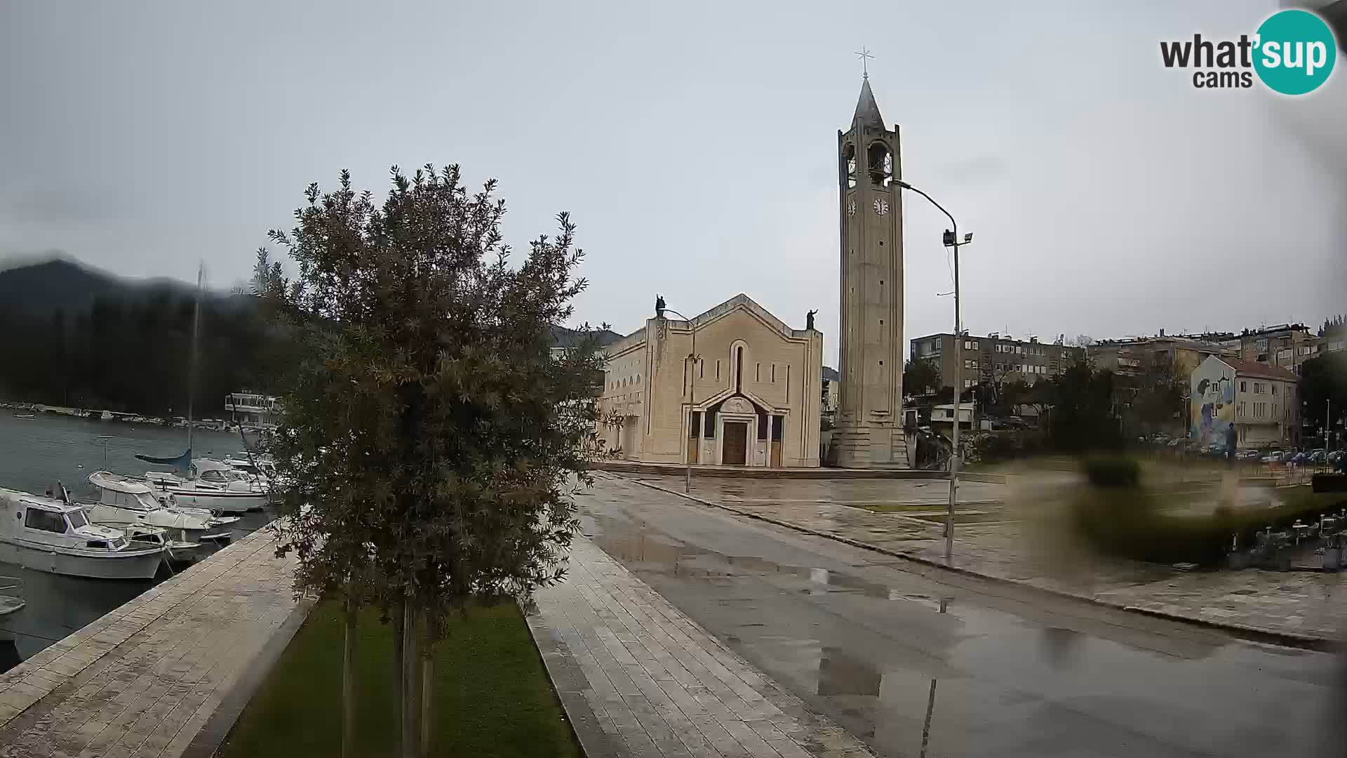 Ploče Webcam | Captivating Views of Riva and the Cathedral
