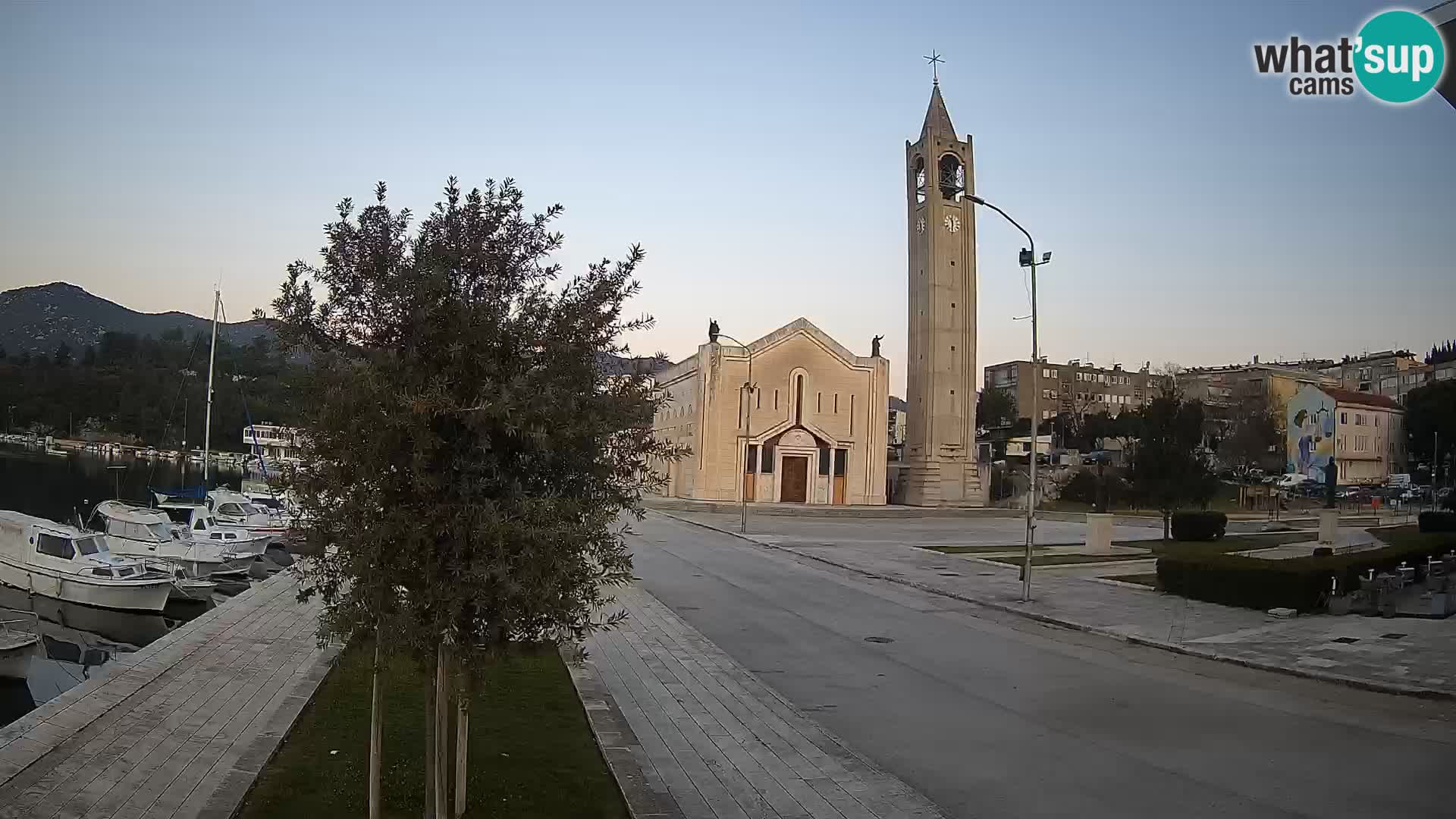 Ploče Webcam | Captivating Views of Riva and the Cathedral