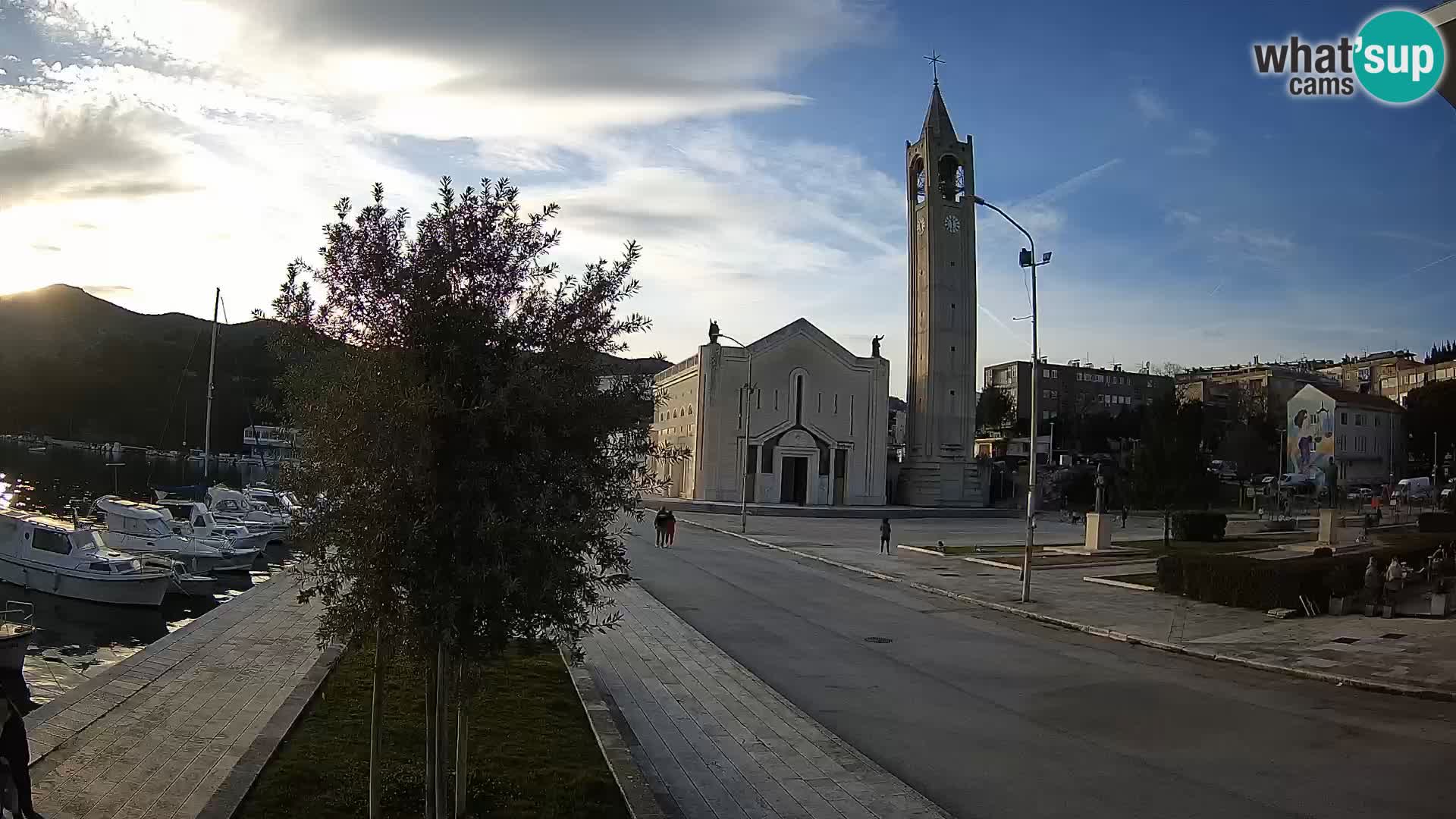 Ploče Webcam | Captivating Views of Riva and the Cathedral