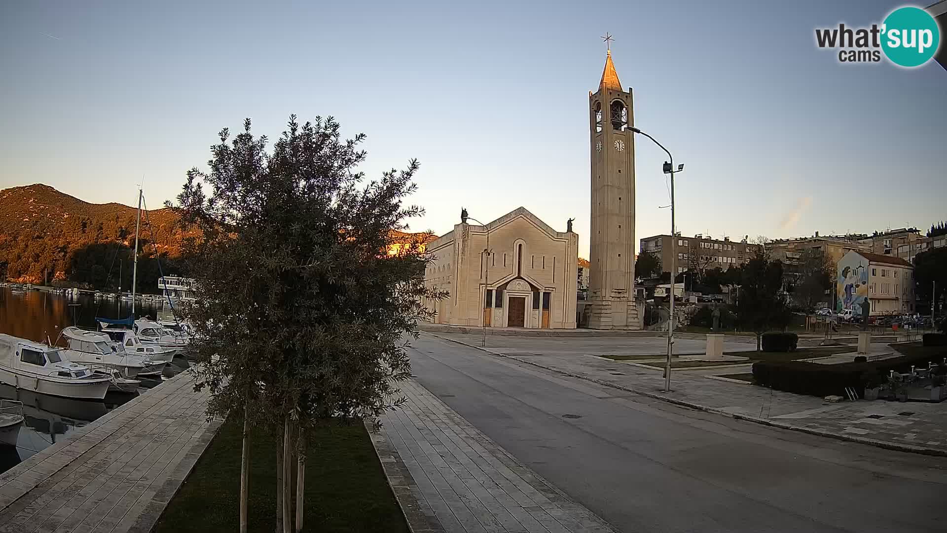 Ploče Webcam | Captivating Views of Riva and the Cathedral