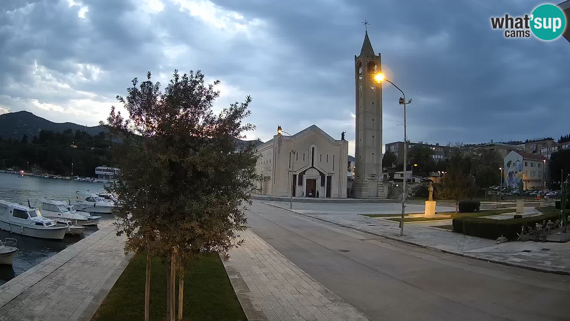 Spletna kamera Ploče | Osupljiv pogled na Rivo in katedralo