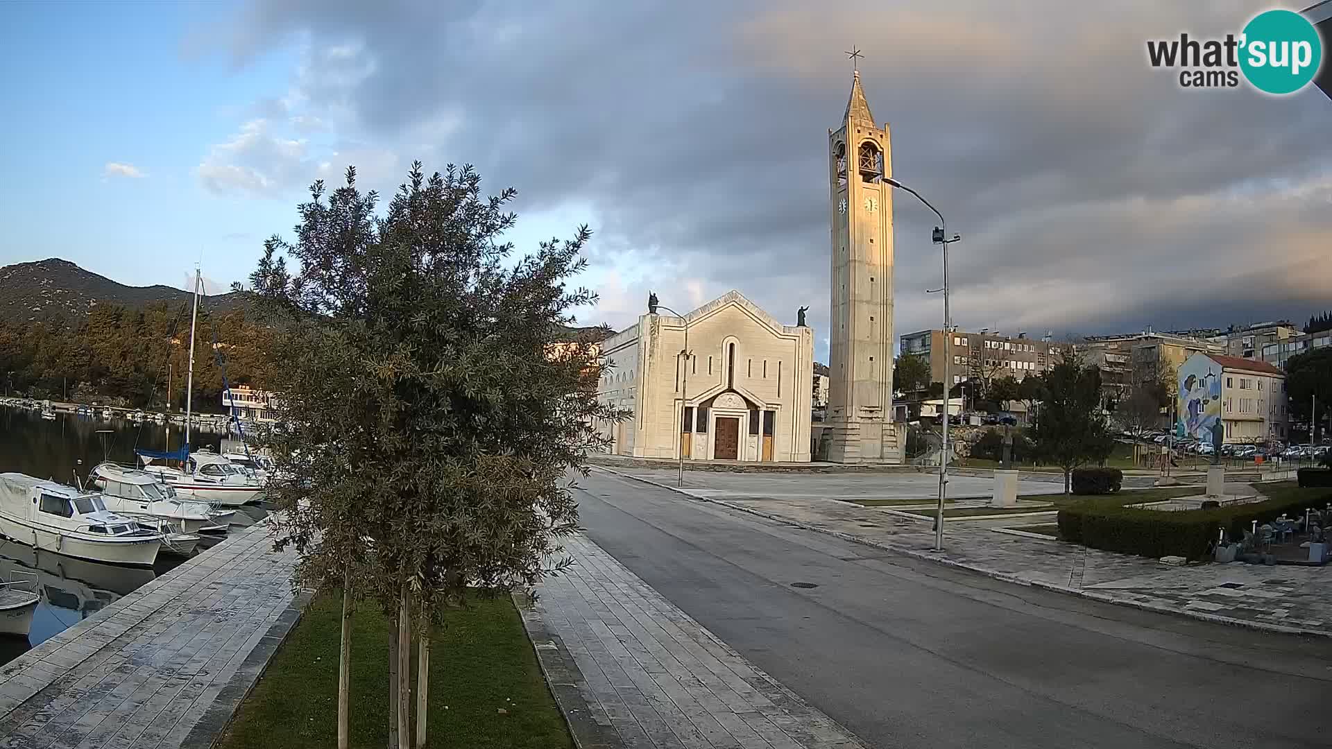 Ploče Webcam | Captivating Views of Riva and the Cathedral