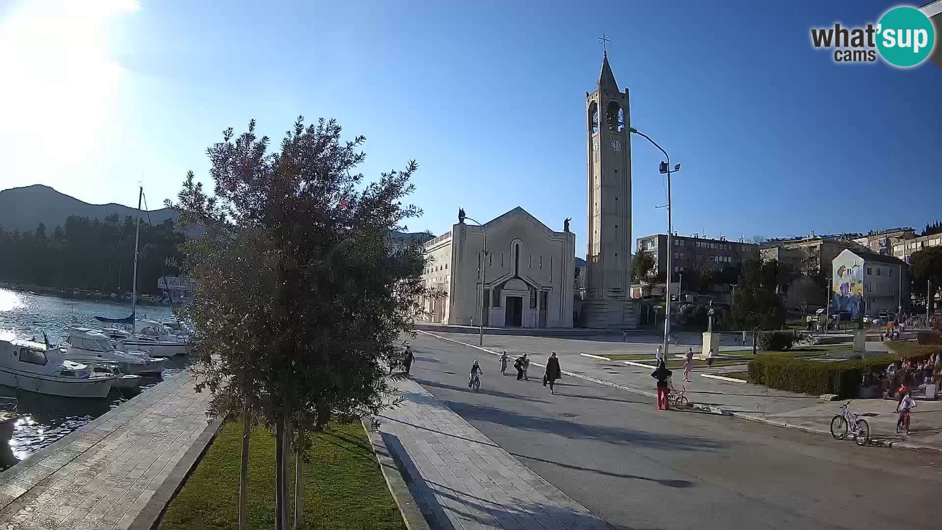 Ploče Webcam | Captivating Views of Riva and the Cathedral