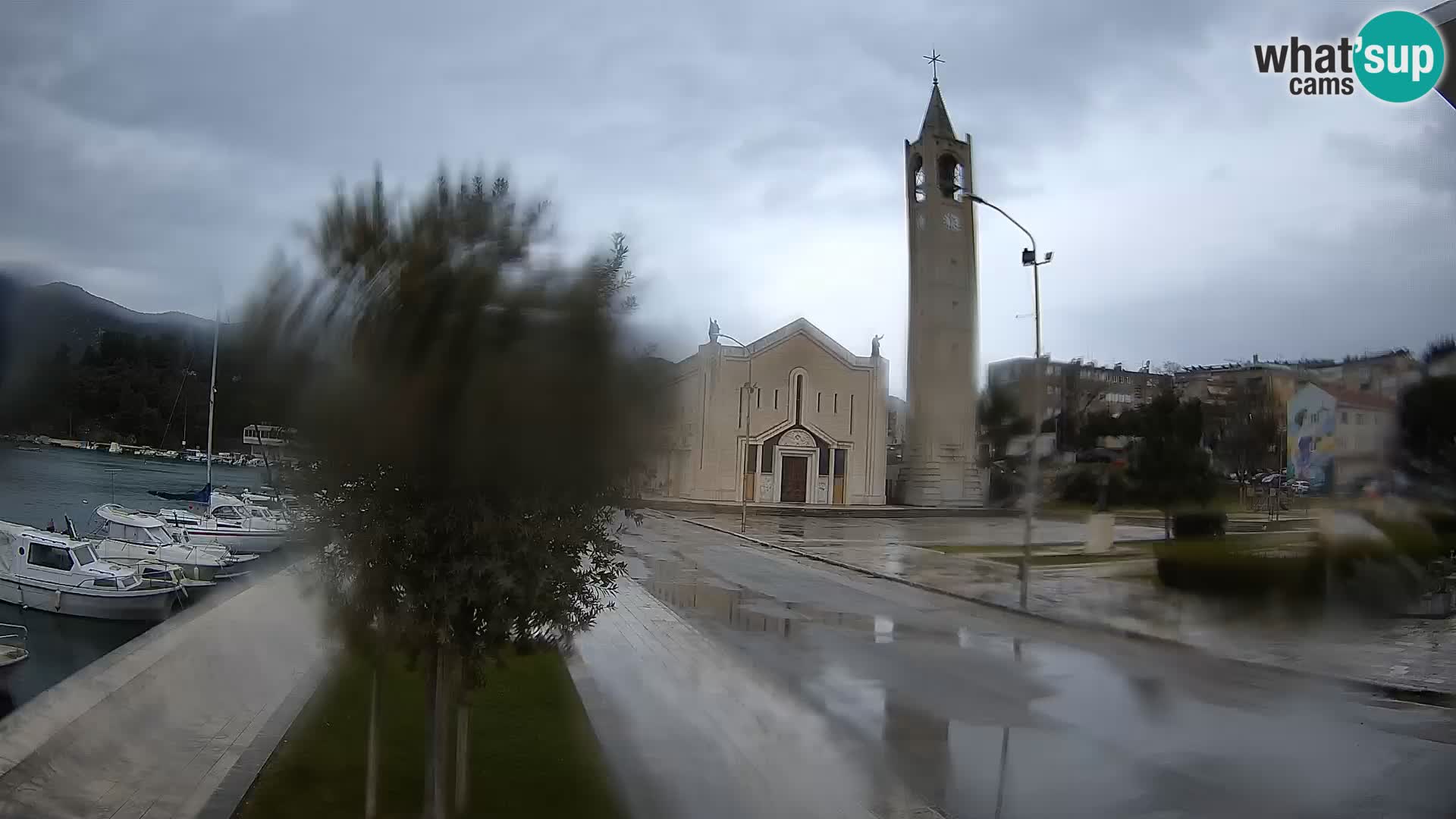 Ploče Webcam | Captivating Views of Riva and the Cathedral