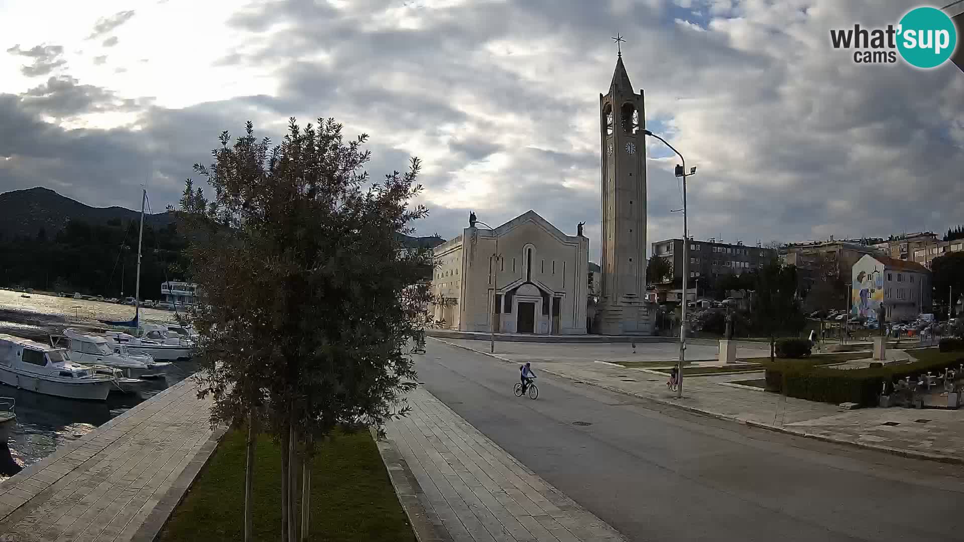 Ploče Cámara web | Vistas cautivadoras de Riva y la Catedral